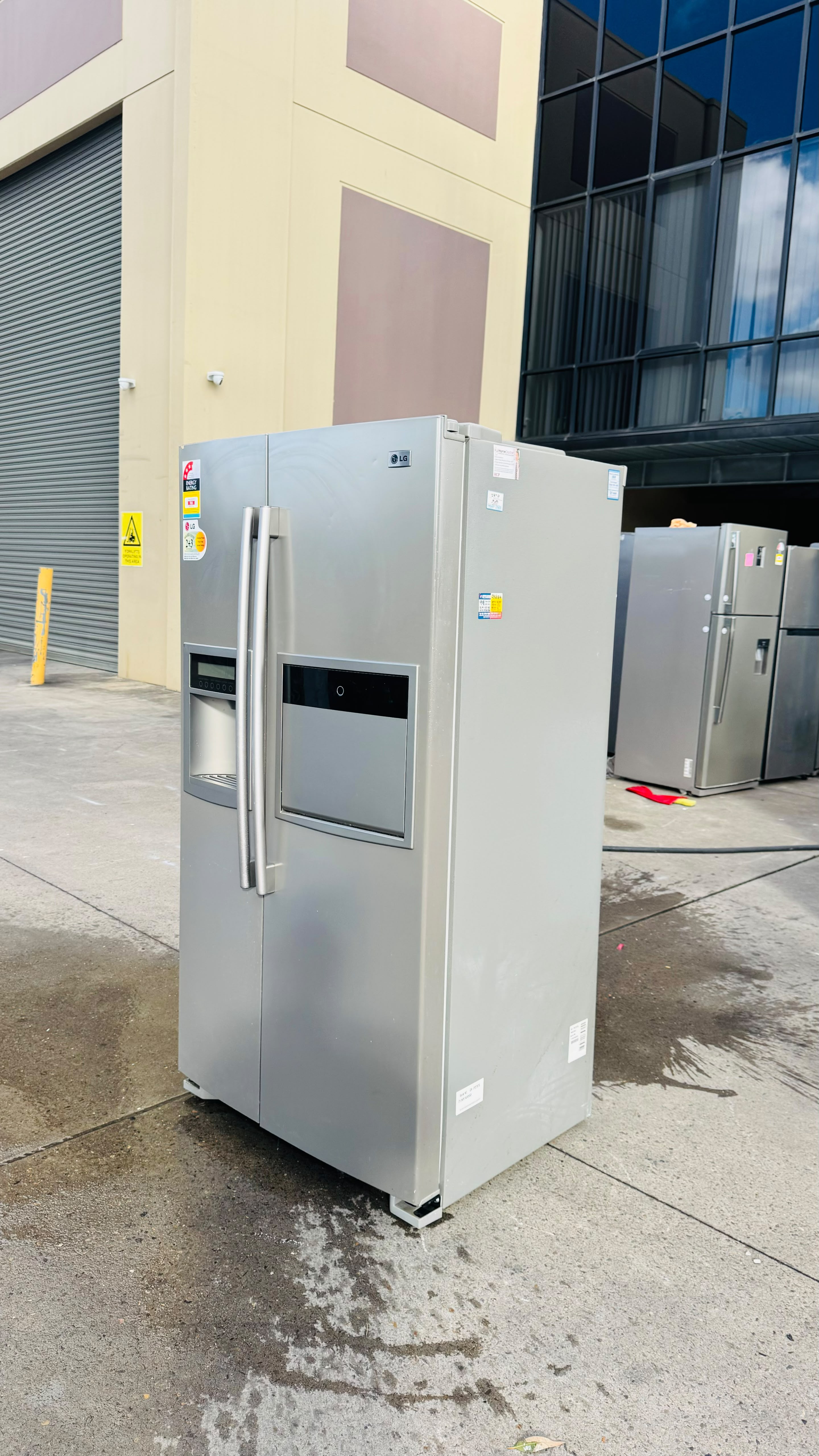 LG SIDE BY SIDE 621 LITRES FRIDGE FREEZER