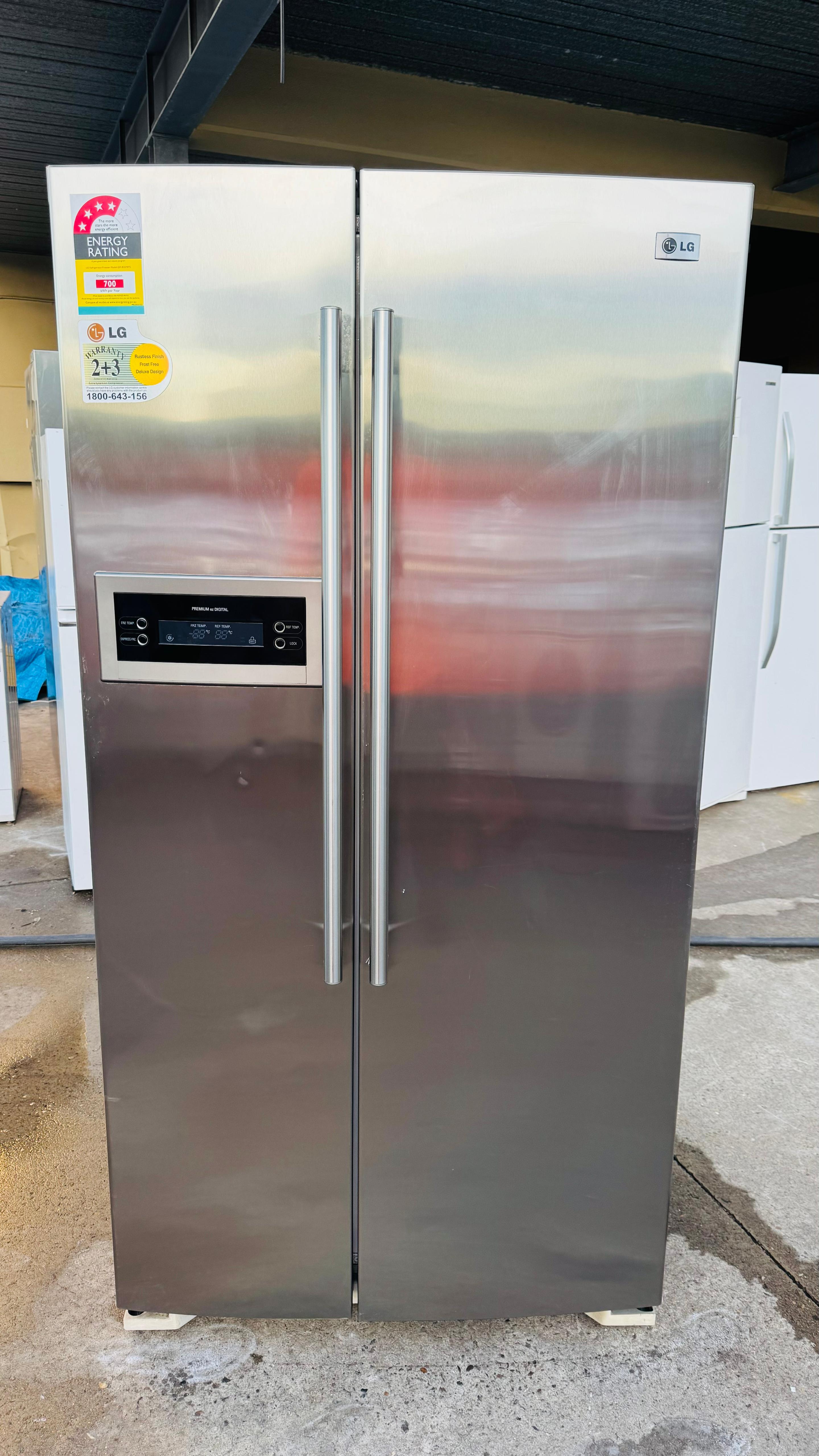 LG 641 LITRES SIDE BY SIDE DOOR FRIDGE FREEZER