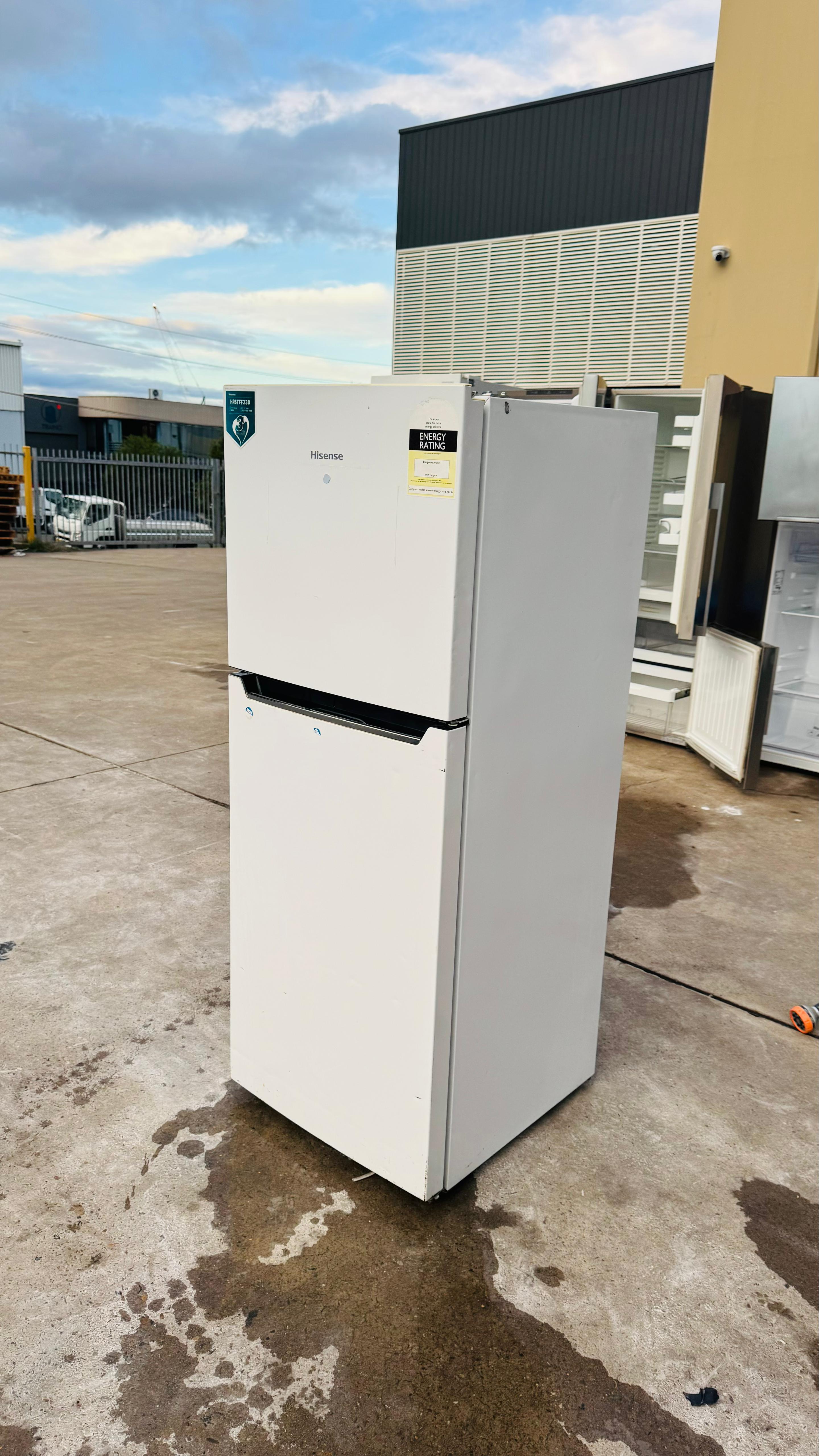 HISENSE 230 LITRES FRIDGE FREEZER