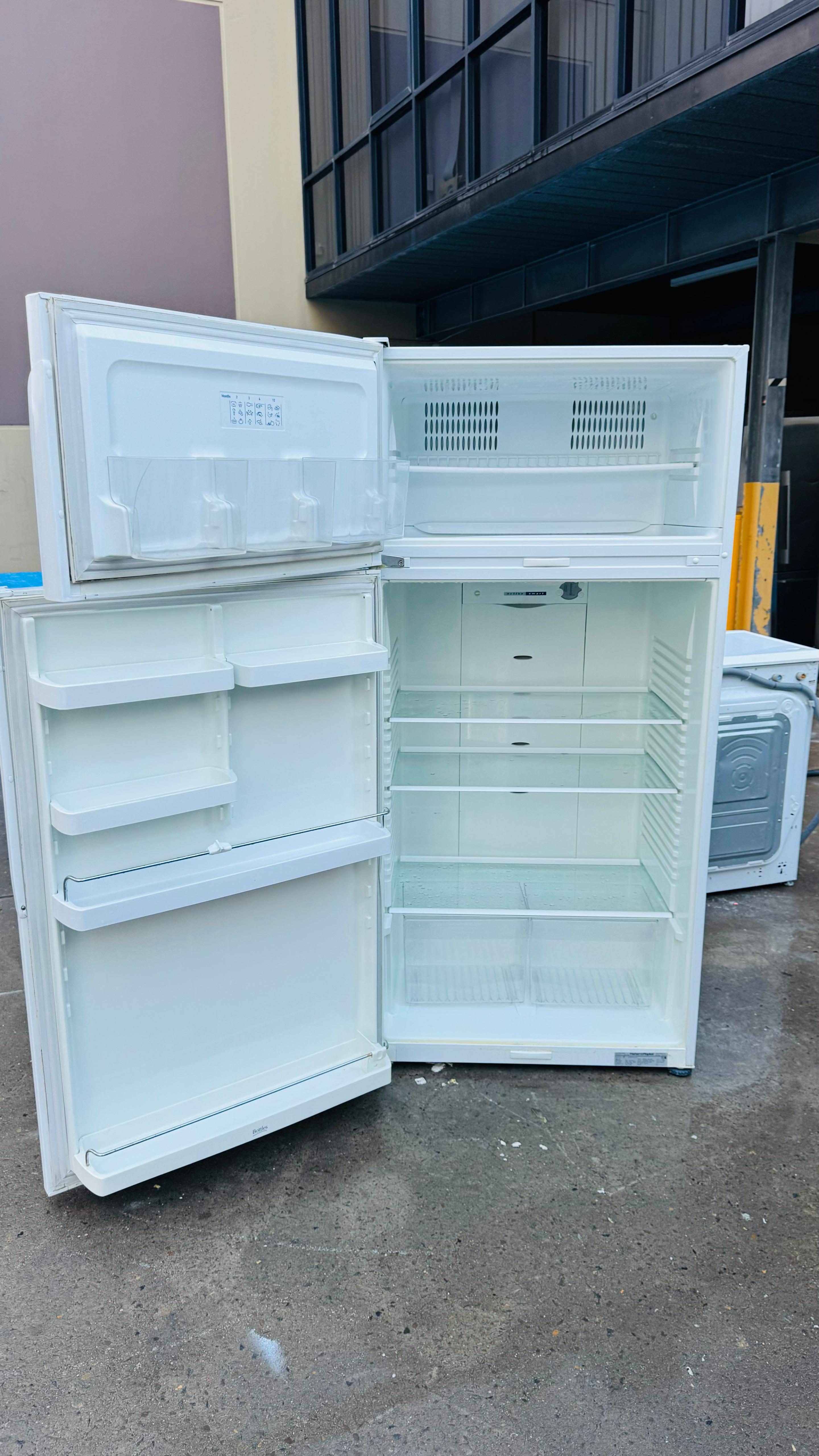 FISHER AND PAYKEL 519 LITRES FRIDGE FREEZER