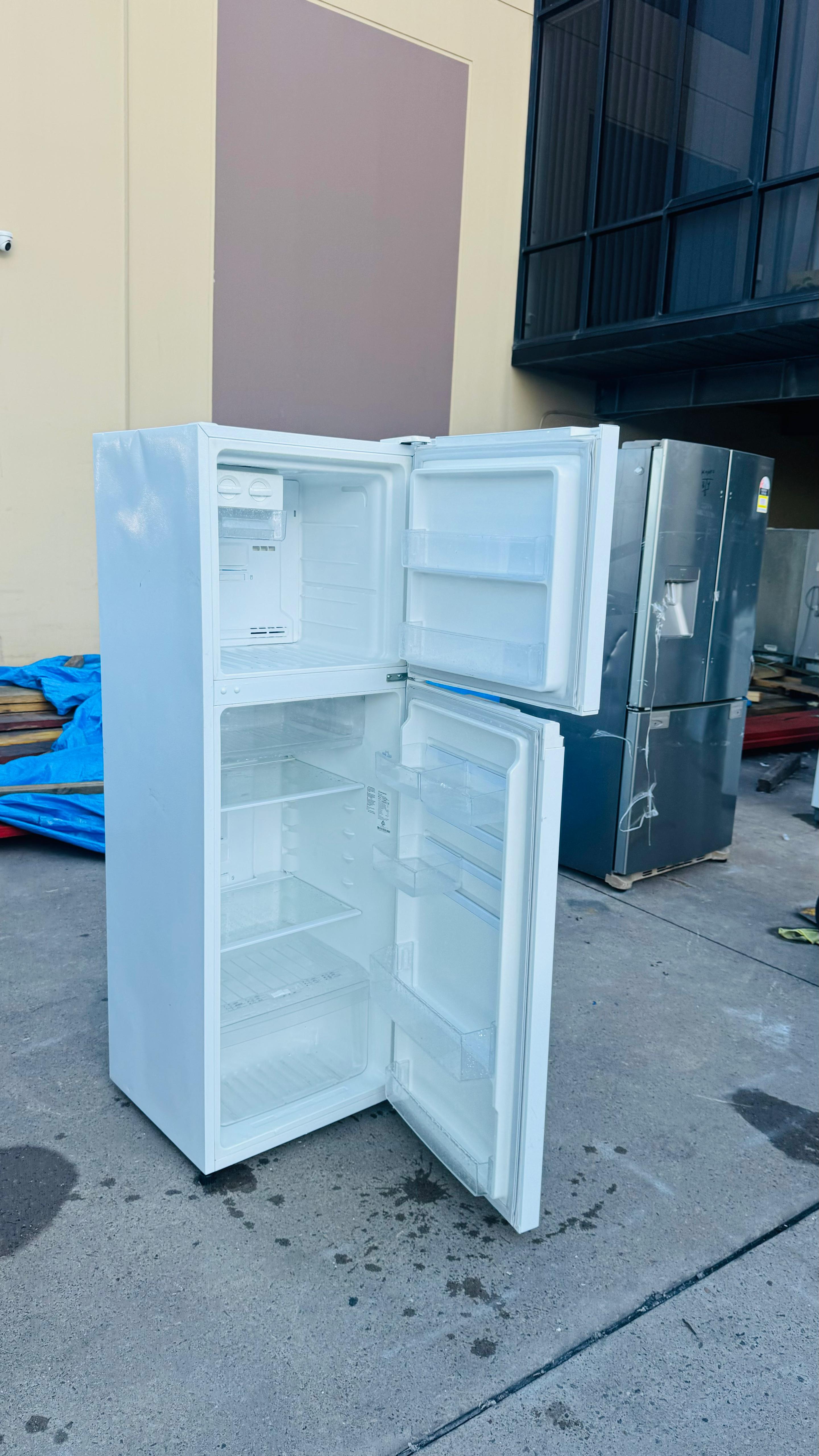 WESTINGHOUSE 276 LITRES FRIDGE FREEZER