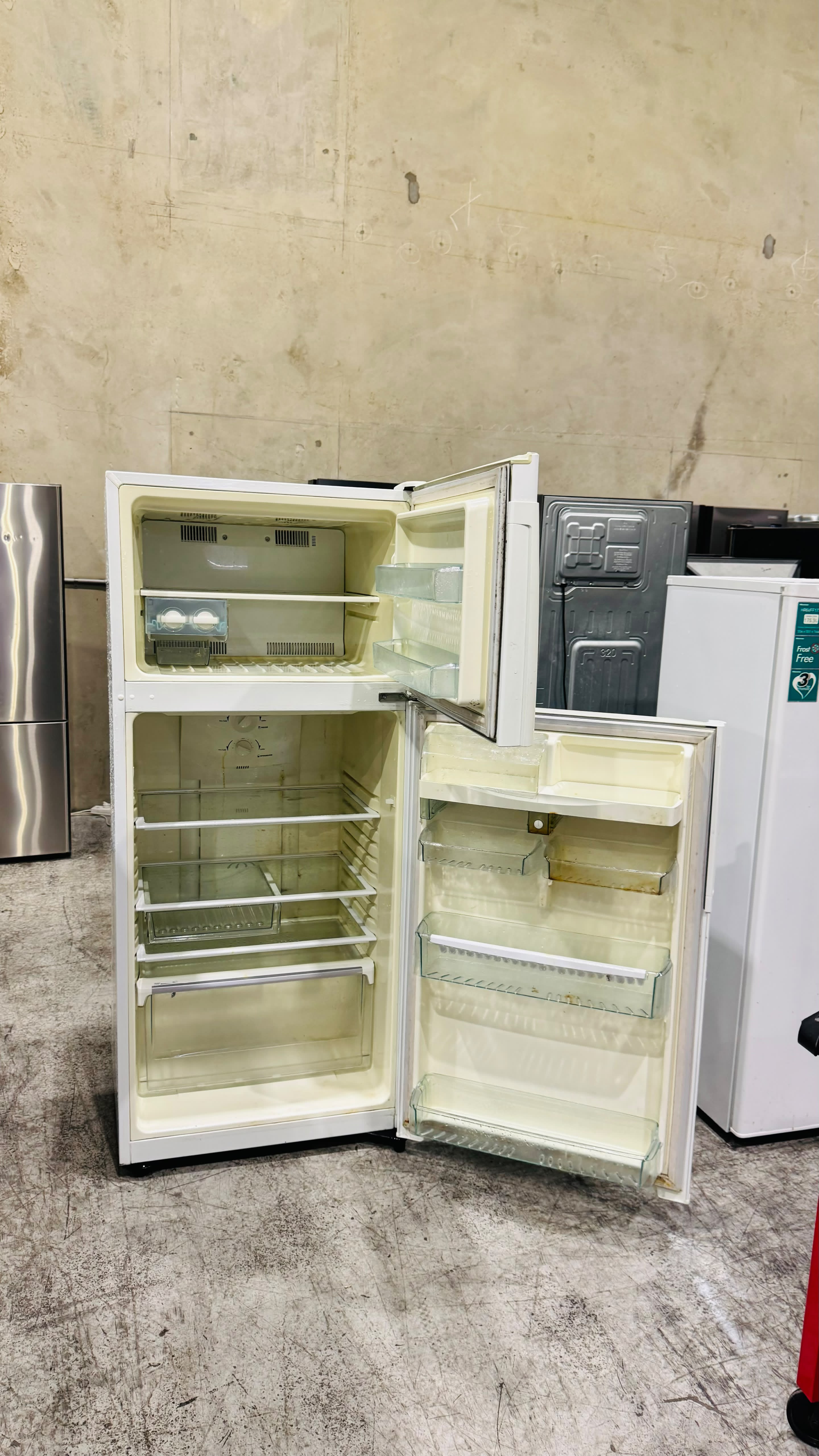 WESTINGHOUSE 420 LITRES FRIDGE FREEZER