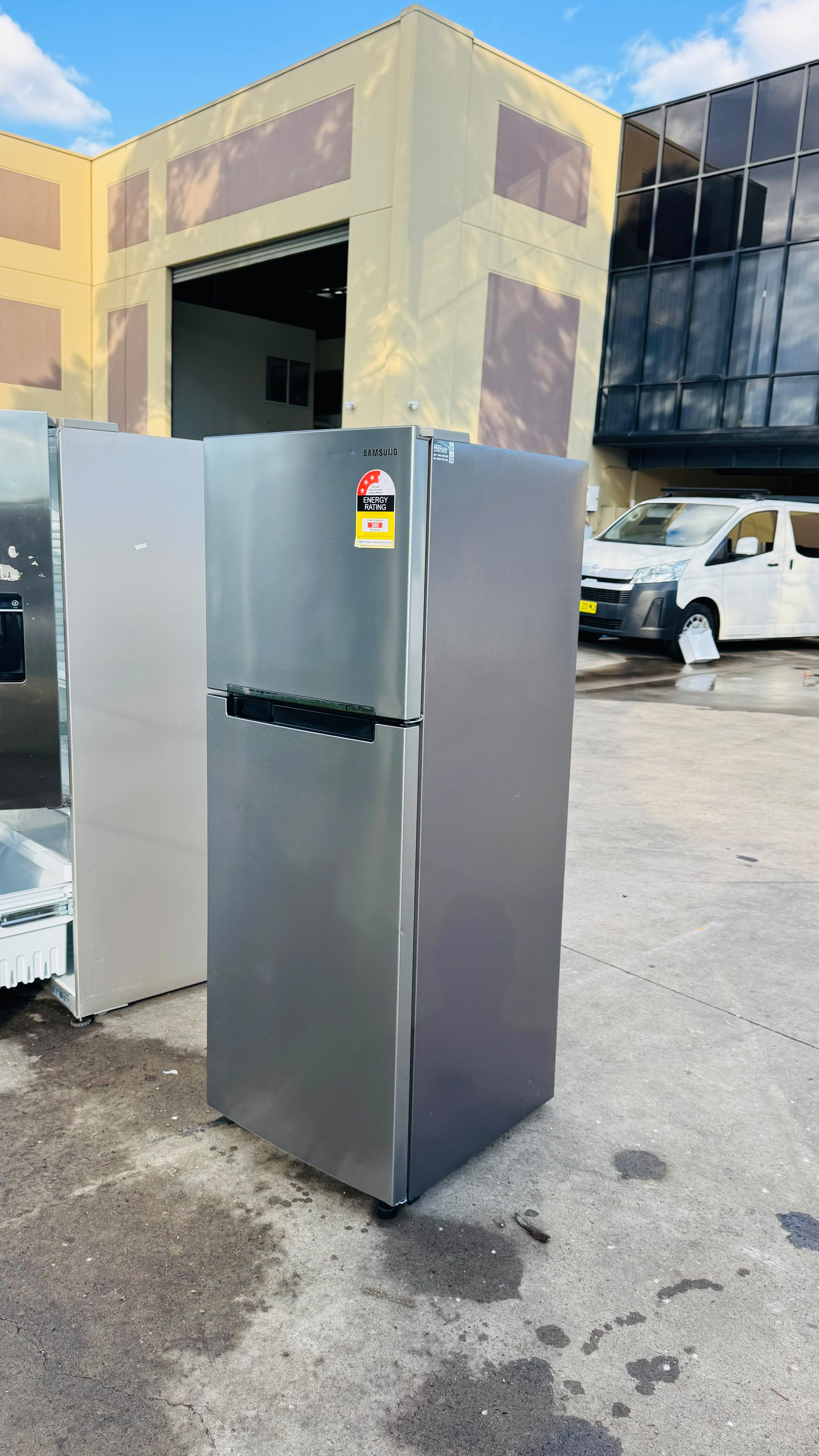 SAMSUNG 320 LITRES FRIDGE FREEZER