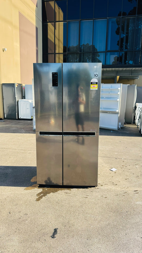LG SIDE BY SIDE 680 LITRES FRIDGE FREEZER