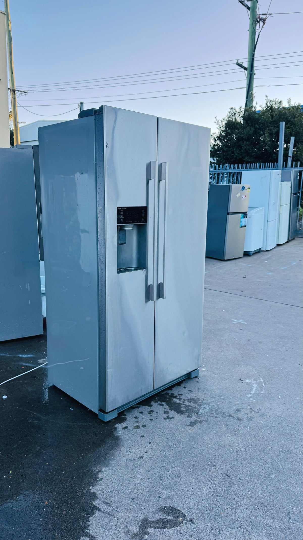 FISHER AND PAYKEL 611 LITRES FRIDGE FREEZER