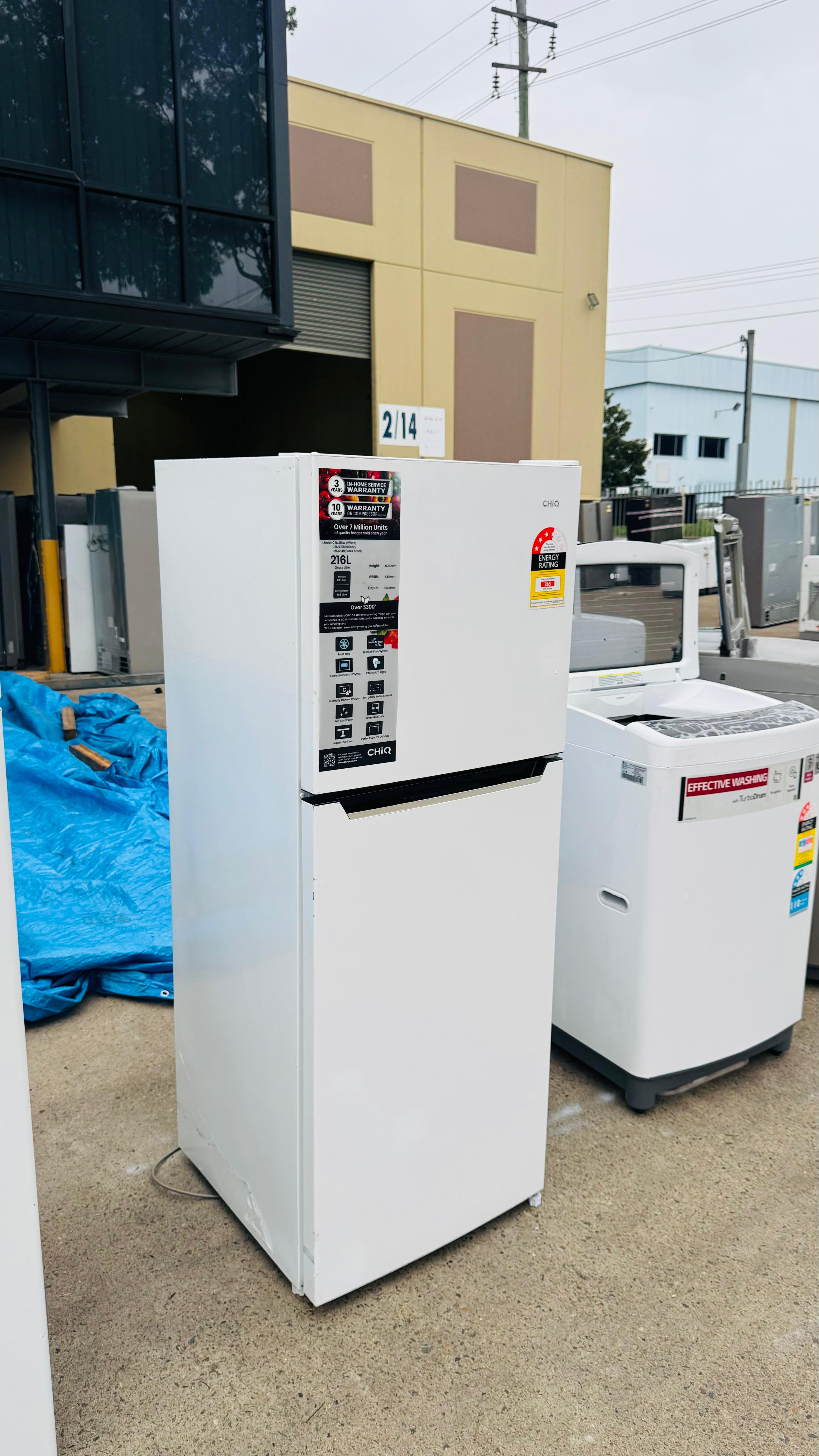 CHIQ 216 LITRES FRIDGE FREEZER