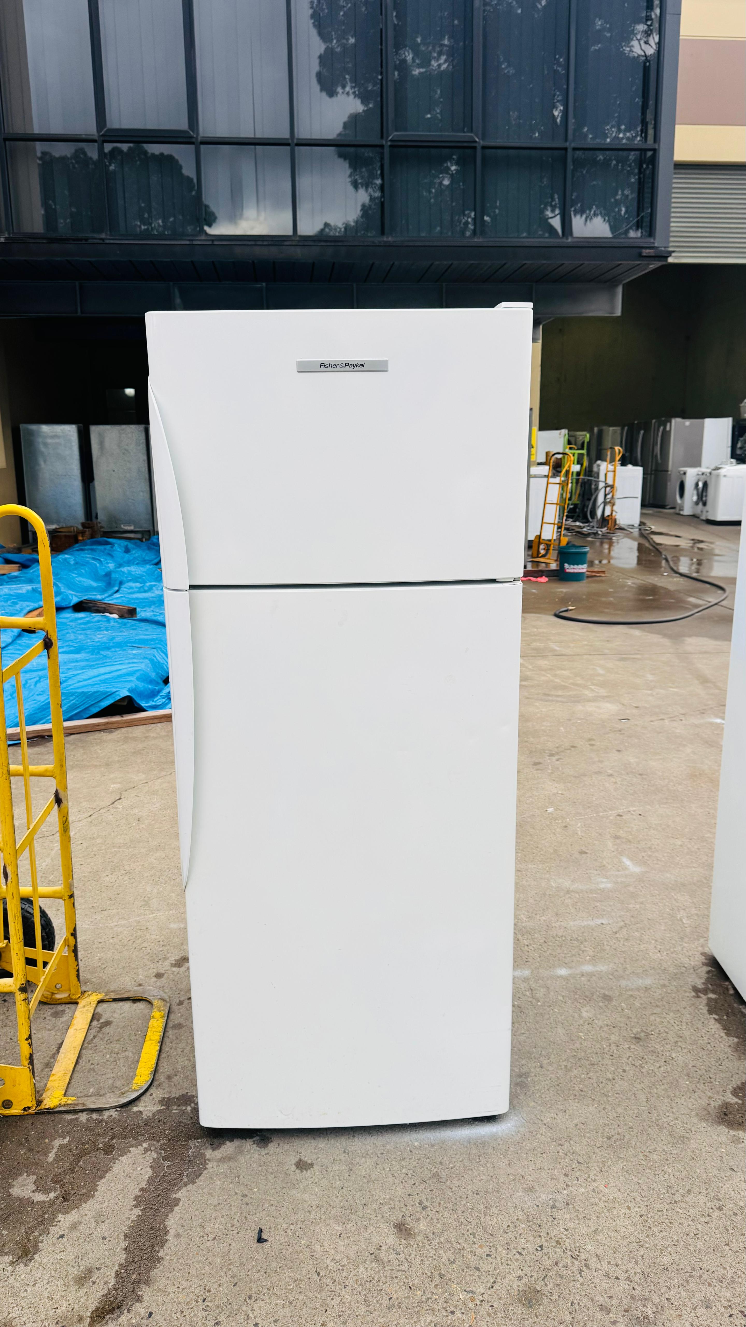 FISHER AND PAYKEL 380 LITRES FRIDGE FREEZER