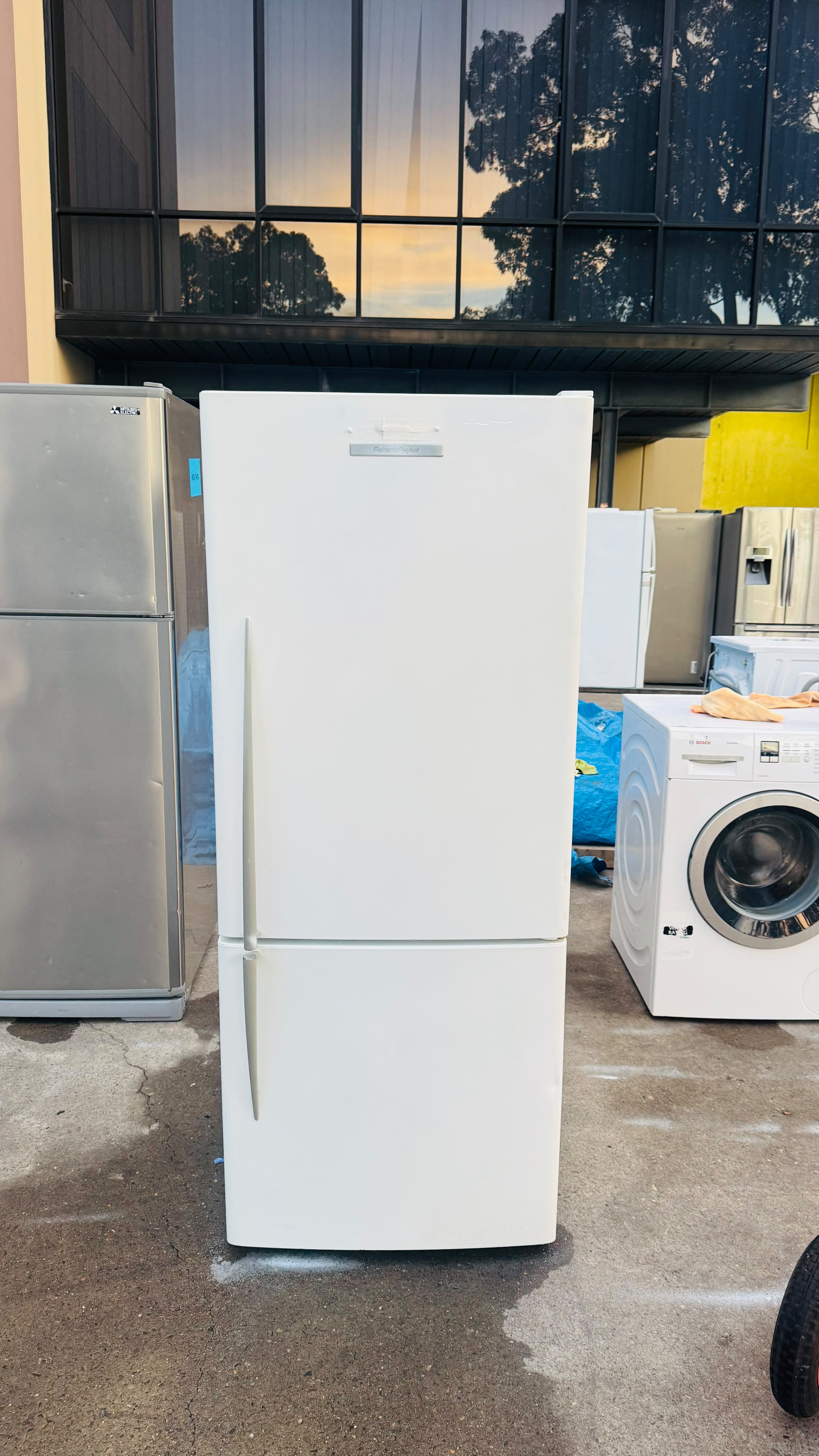 FISHER AND PAYKEL 373 LITRES FRIDGE FREEZER