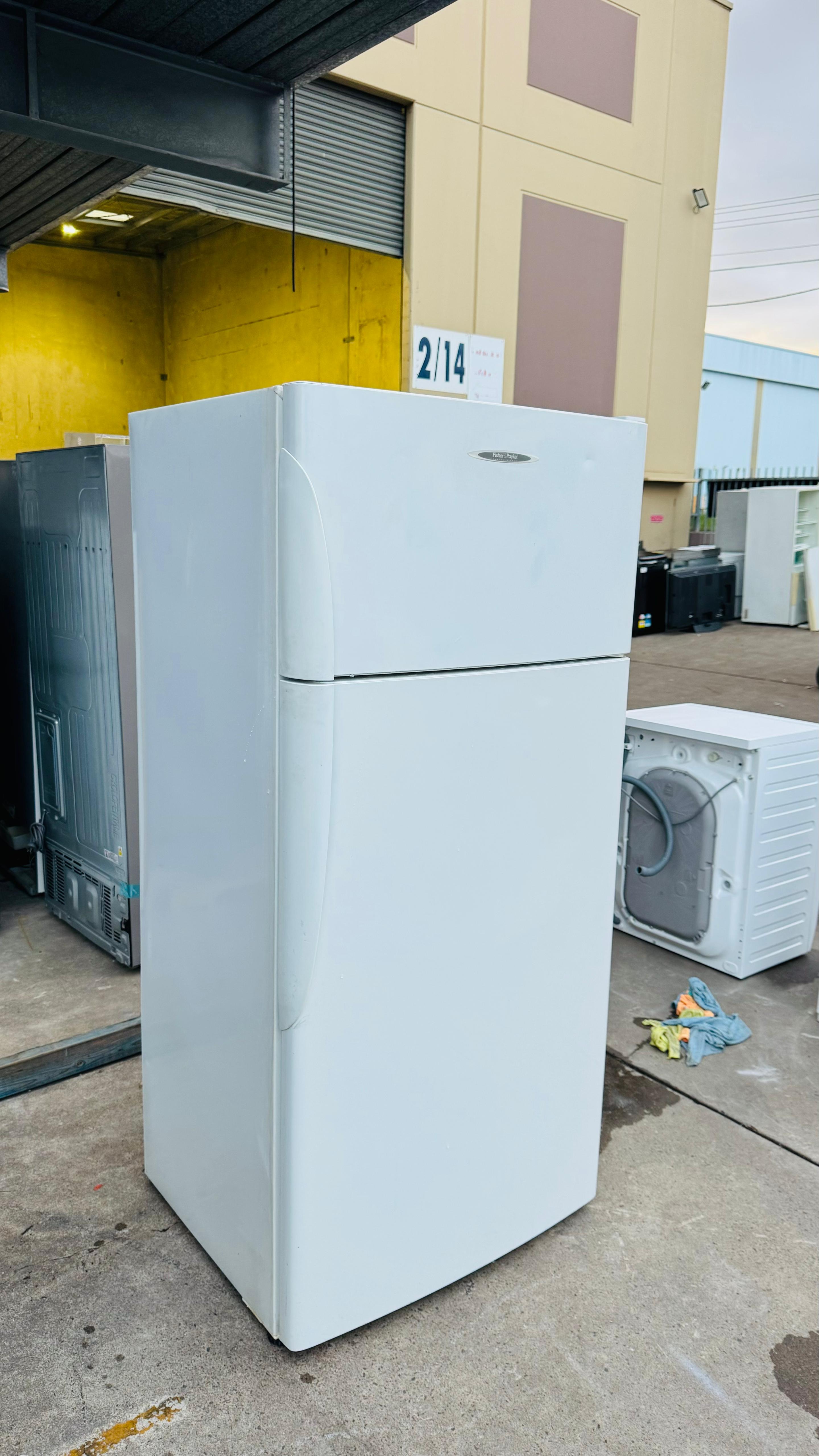 FISHER AND PAYKEL 517 LITRES FRIDGE FREEZER