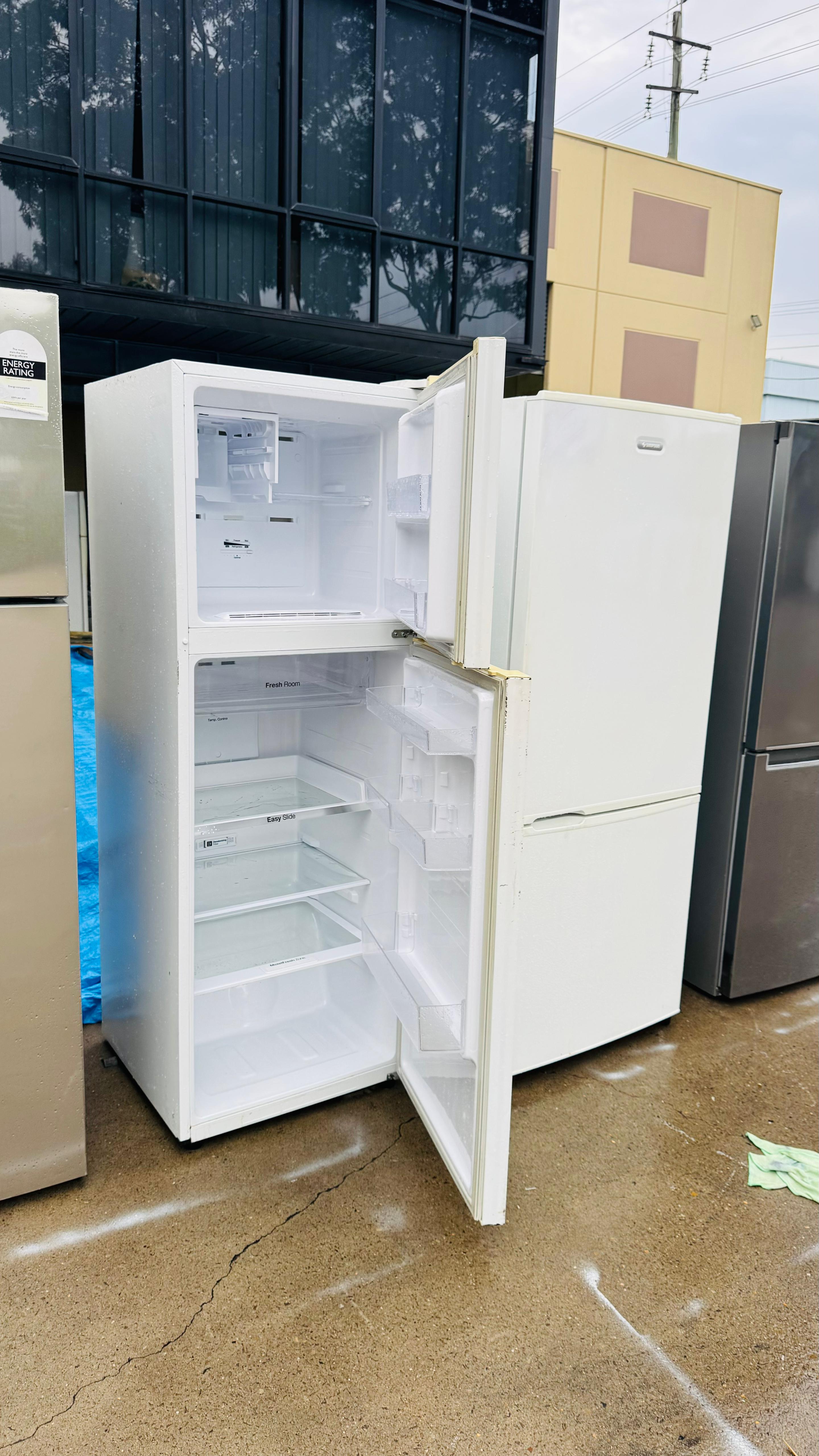 SAMSUNG 341 LITRES FRIDGE FREEZER