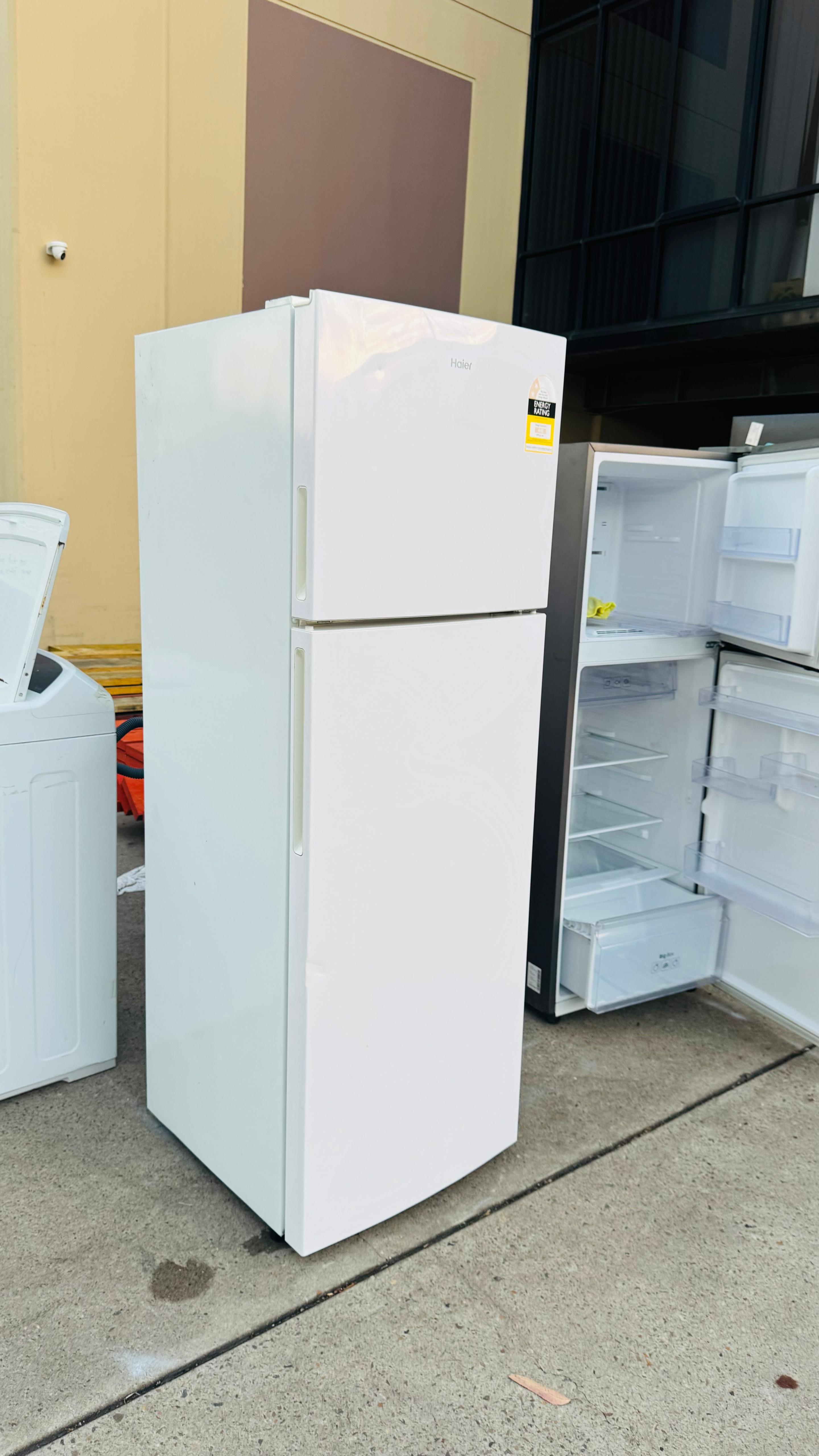 HAIER 335 LITRES FRIDGE FREEZER