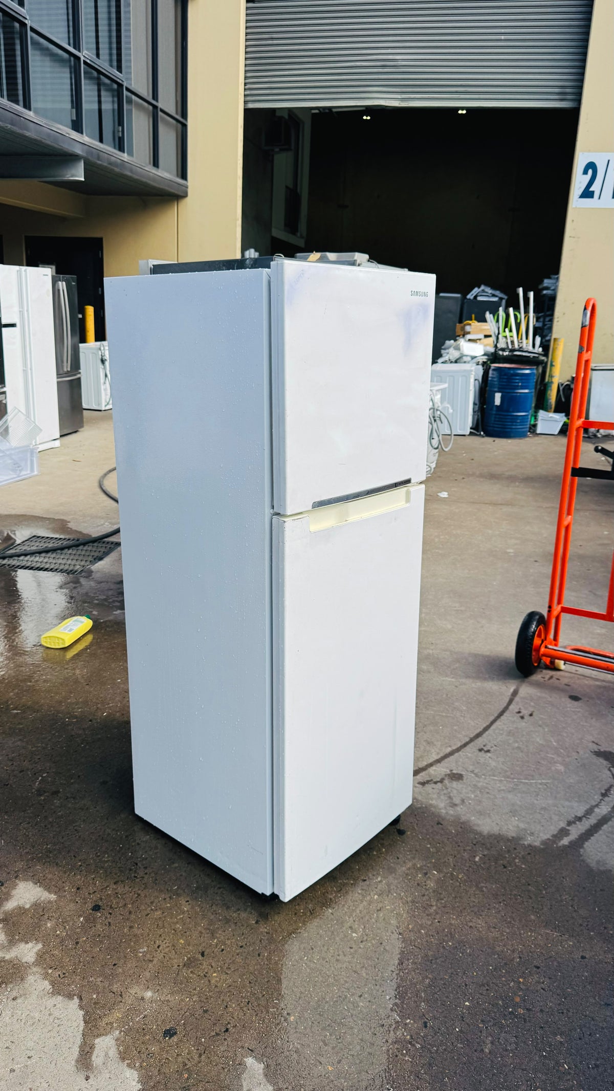 SAMSUNG 255 LITRES FRIDGE FREEZER