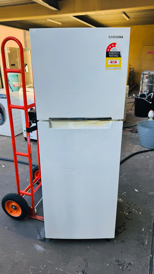 SAMSUNG 255 LITRES FRIDGE FREEZER