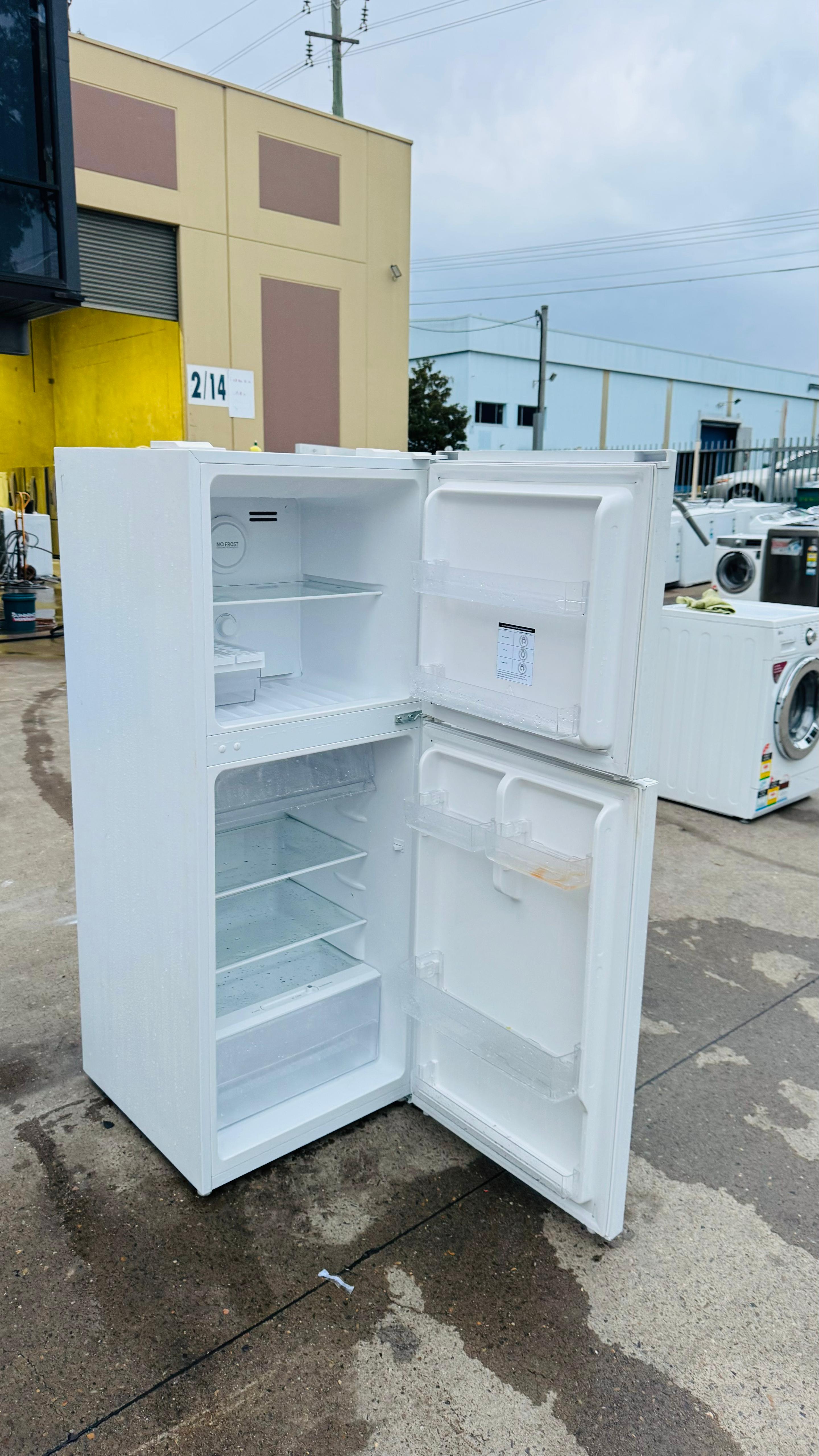 HAIER 220 LITRES FRIDGE FREEZER