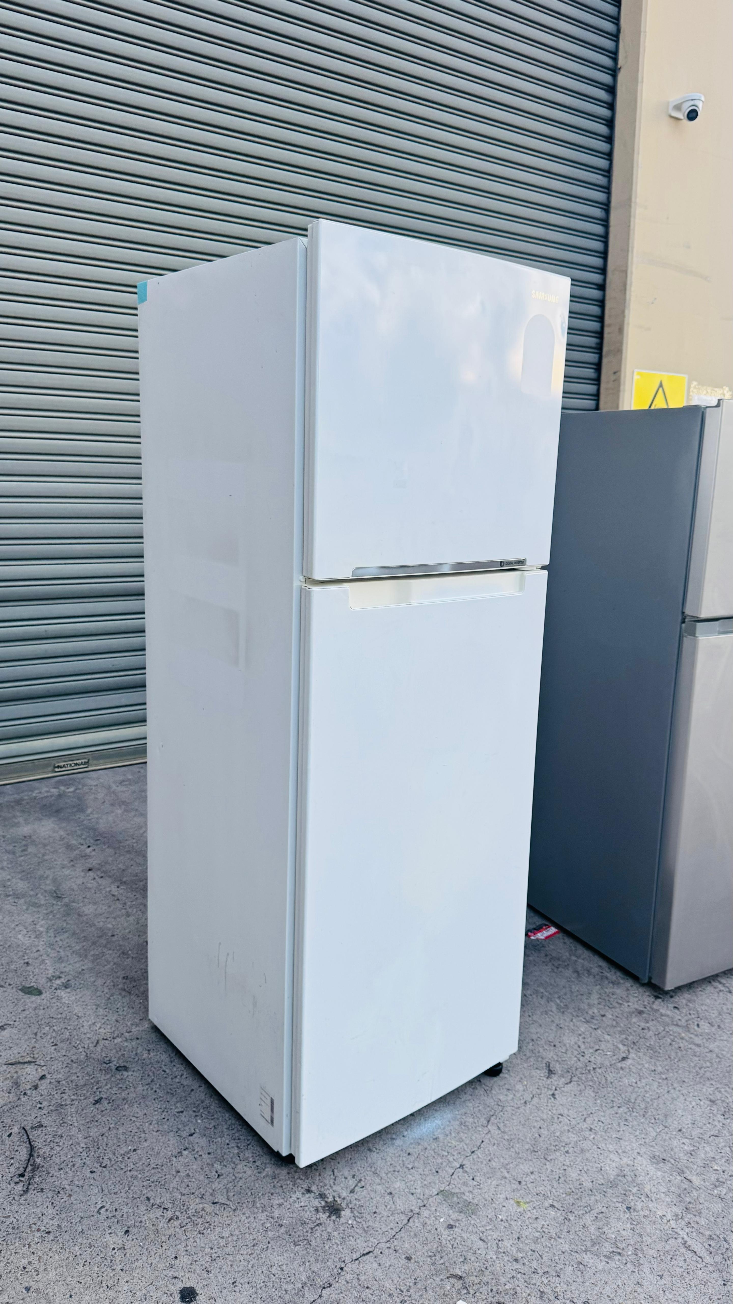 SAMSUNG 341 LITRES FRIDGE FREEZER