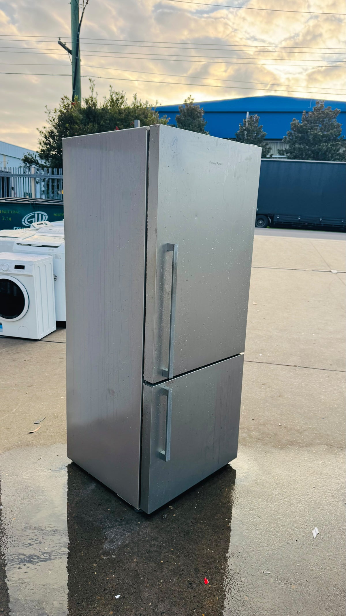 FISHER AND PAYKEL 442 LITRES FRIDGE FREEZER