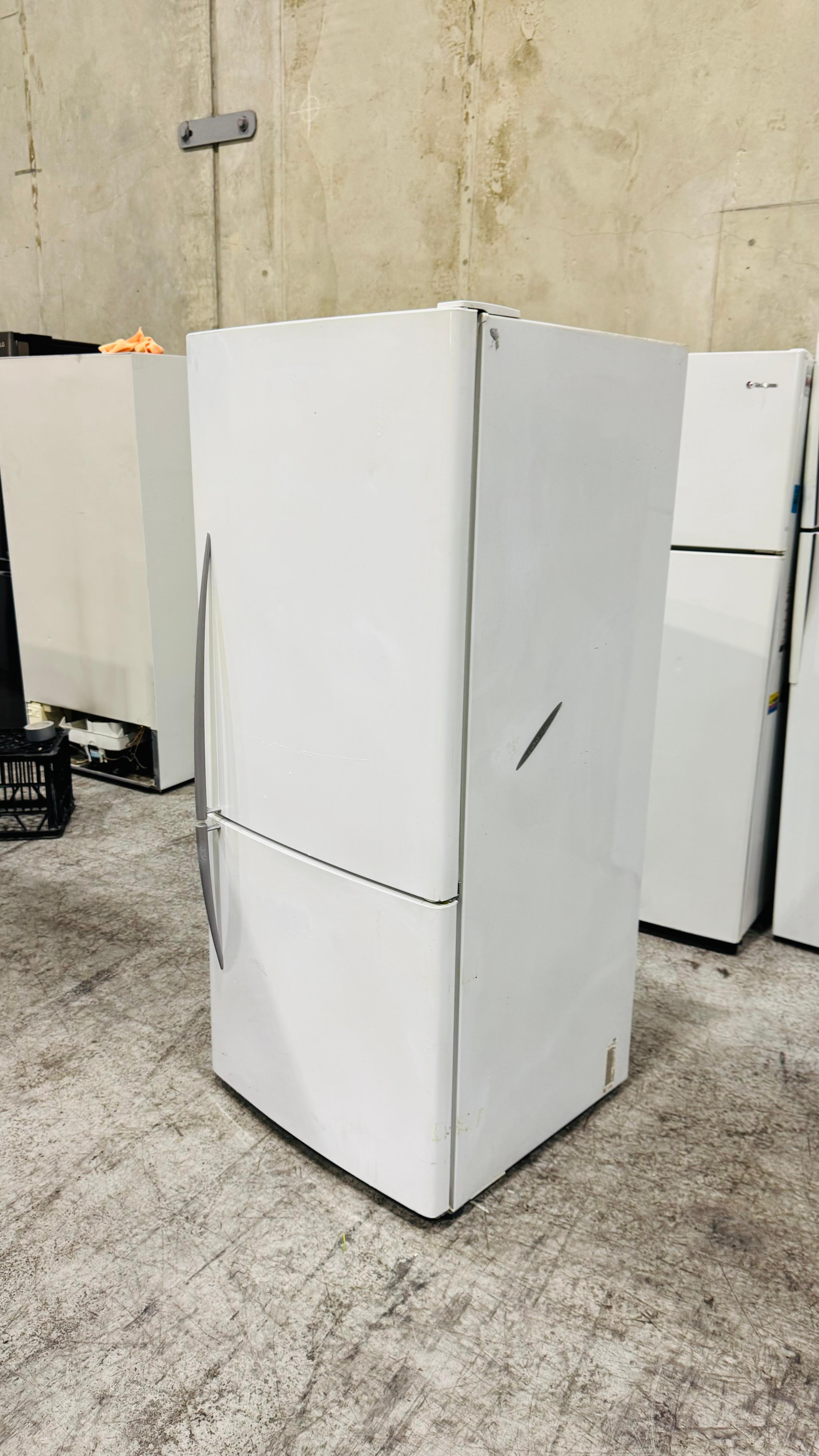 FISHER AND PAYKEL 404 LITRES FRIDGE FREEZER
