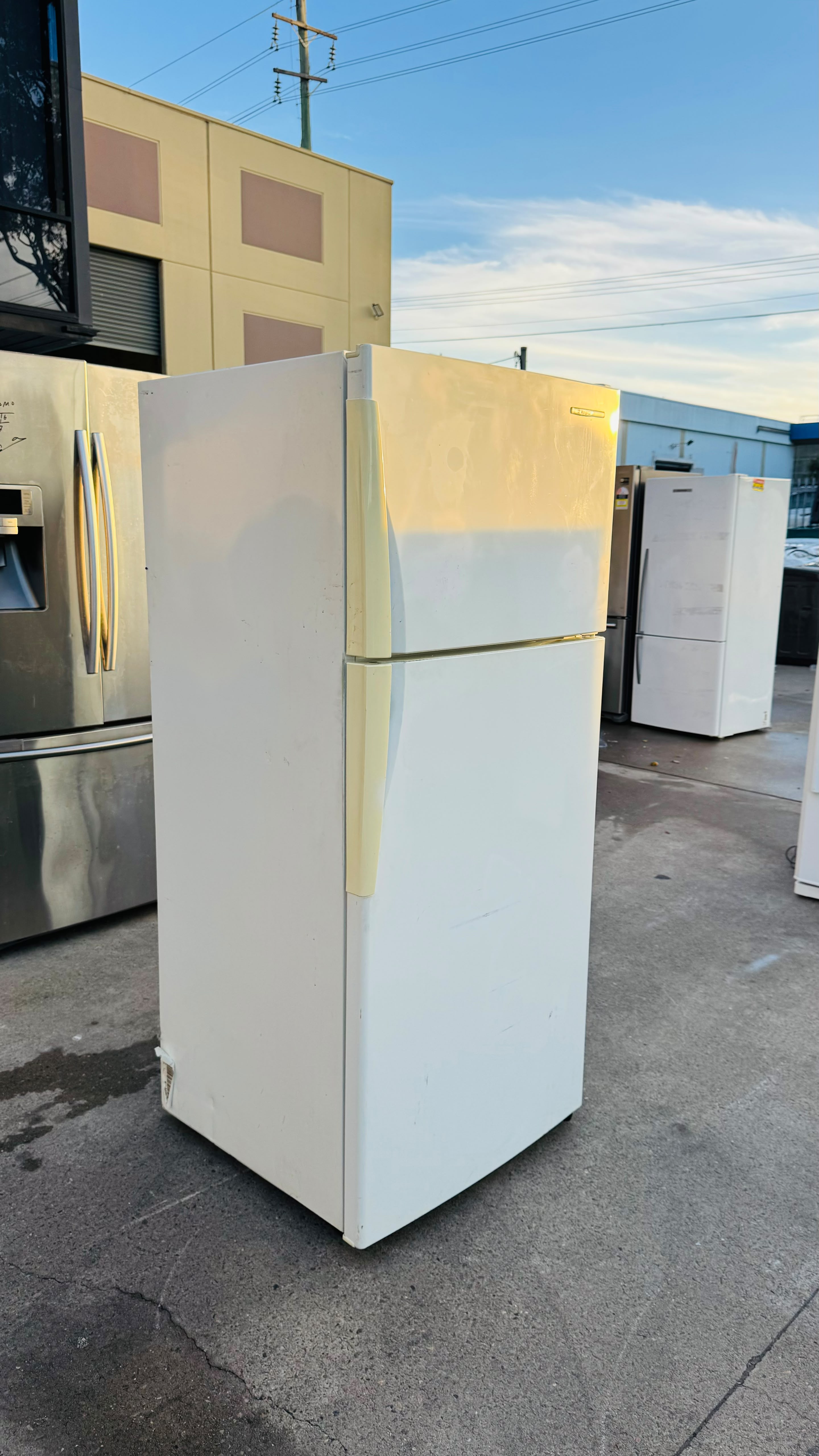 WESTINGHOUSE 420 LITRES FRIDGE FREEZER