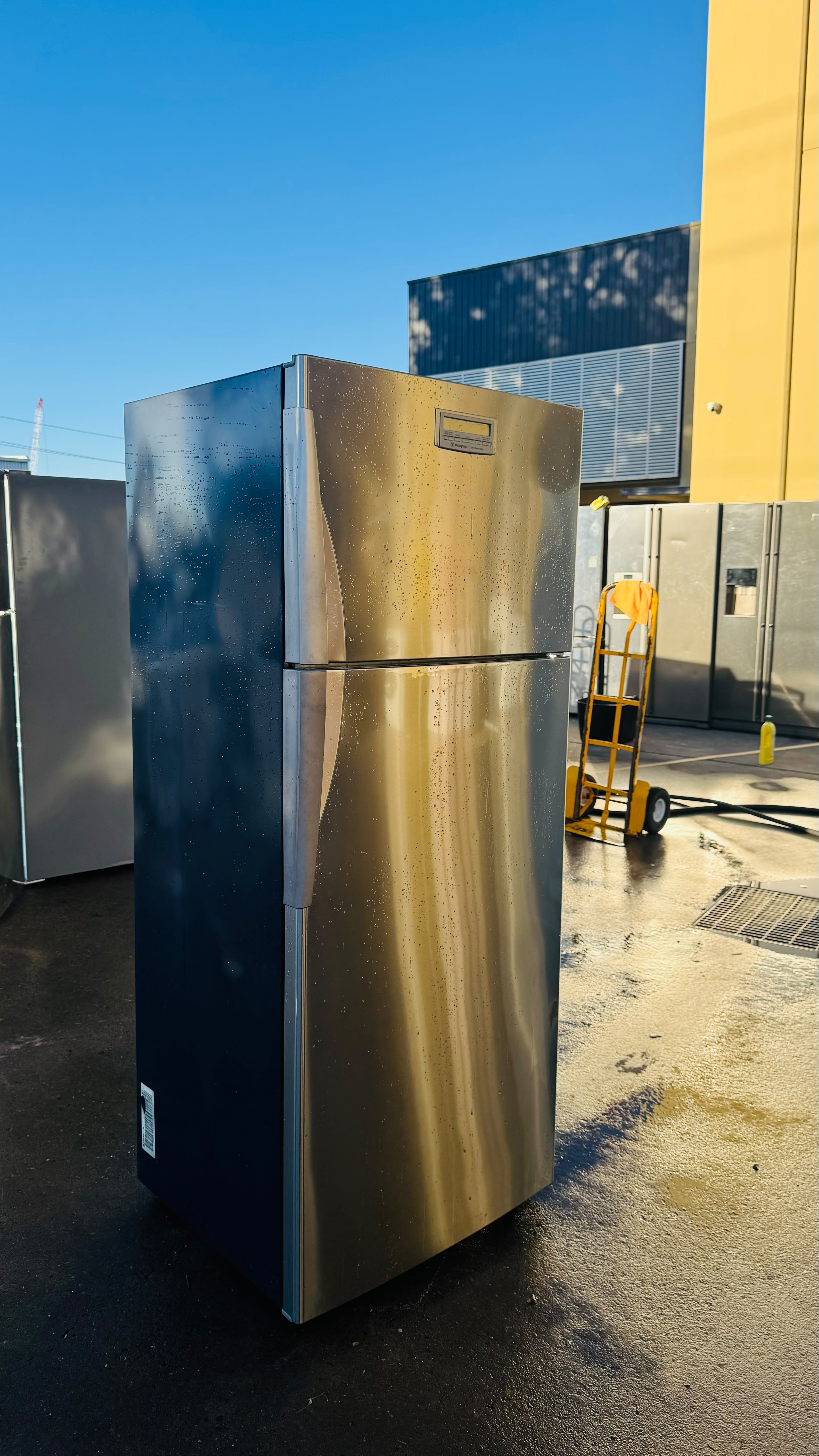 WESTINGHOUSE 393 LITRES FRIDGE FREEZER