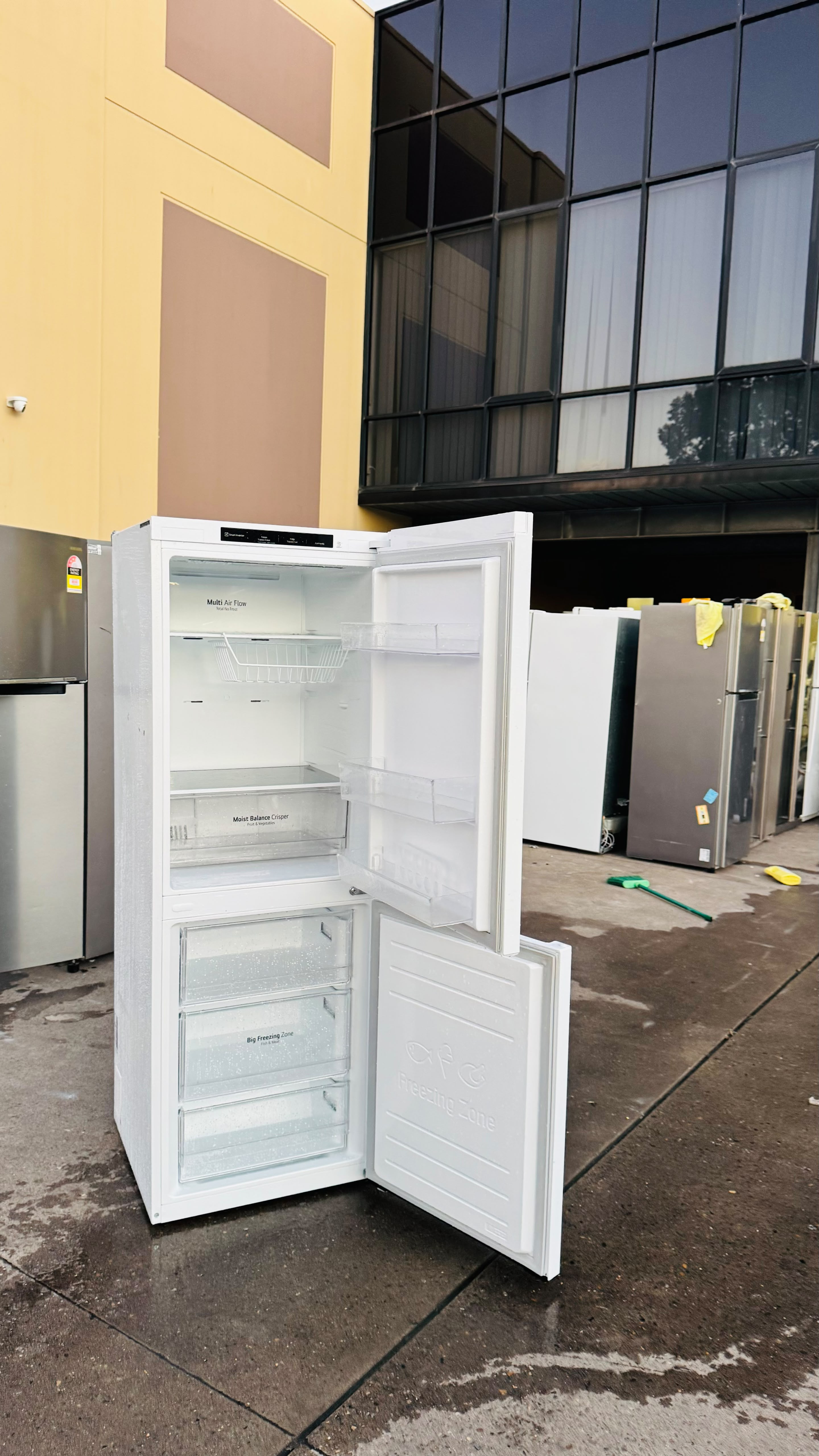 LG 335 LITRES FRIDGE FREEZER