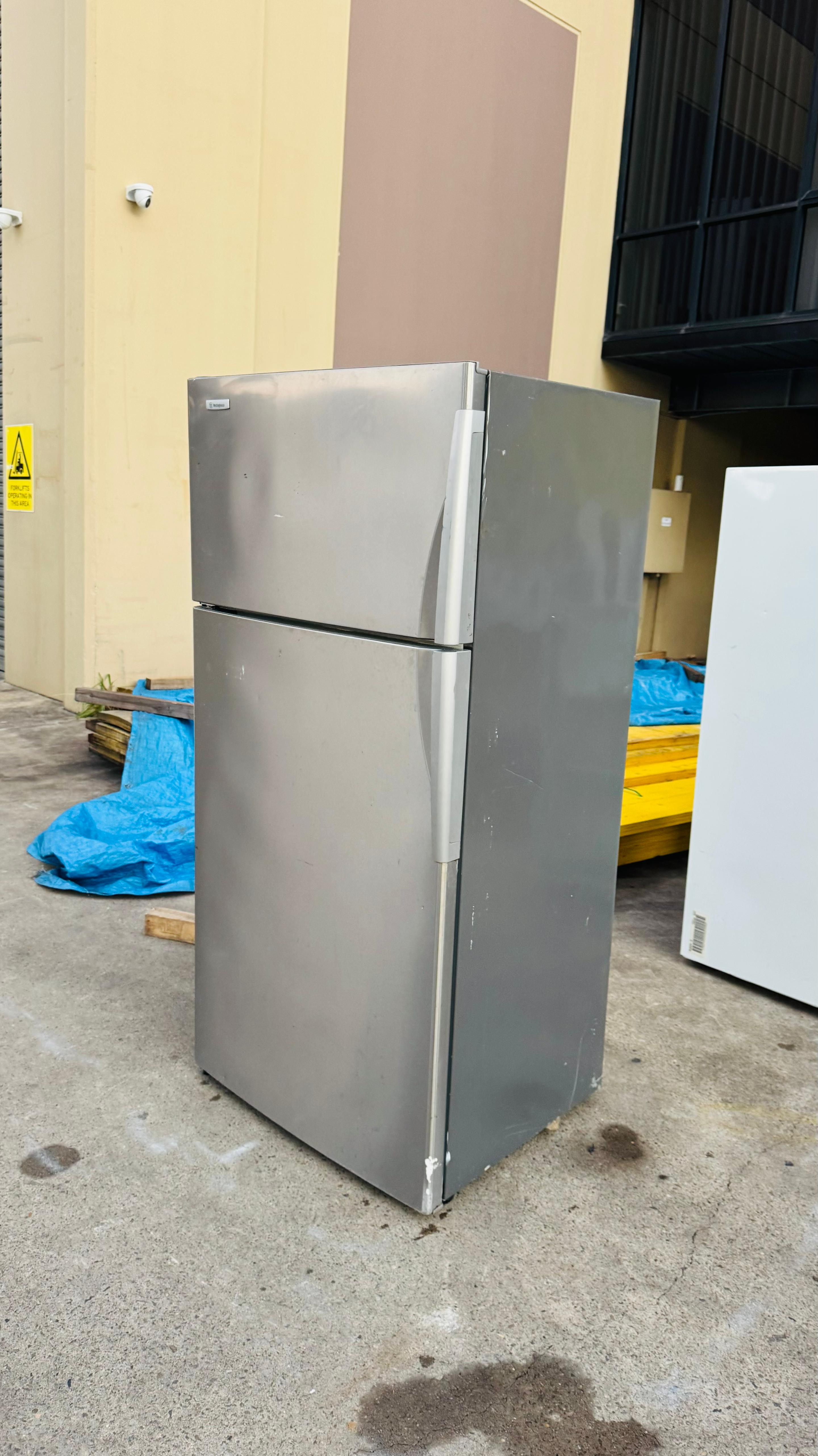 WESTINGHOUSE 520 LITRES FRIDGE FREEZER