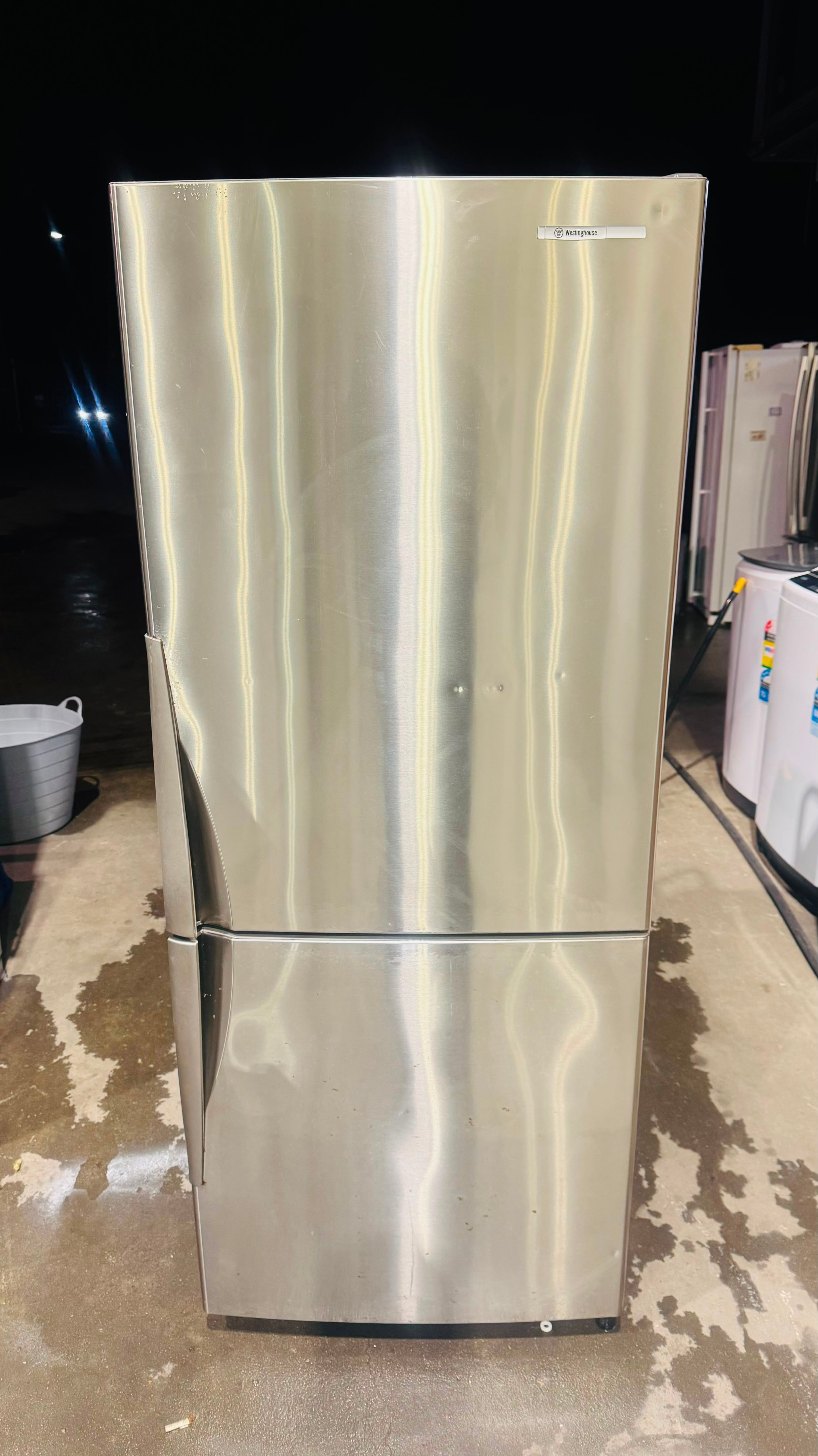 WESTINGHOUSE 370 LITRES FRIDGE FREEZER