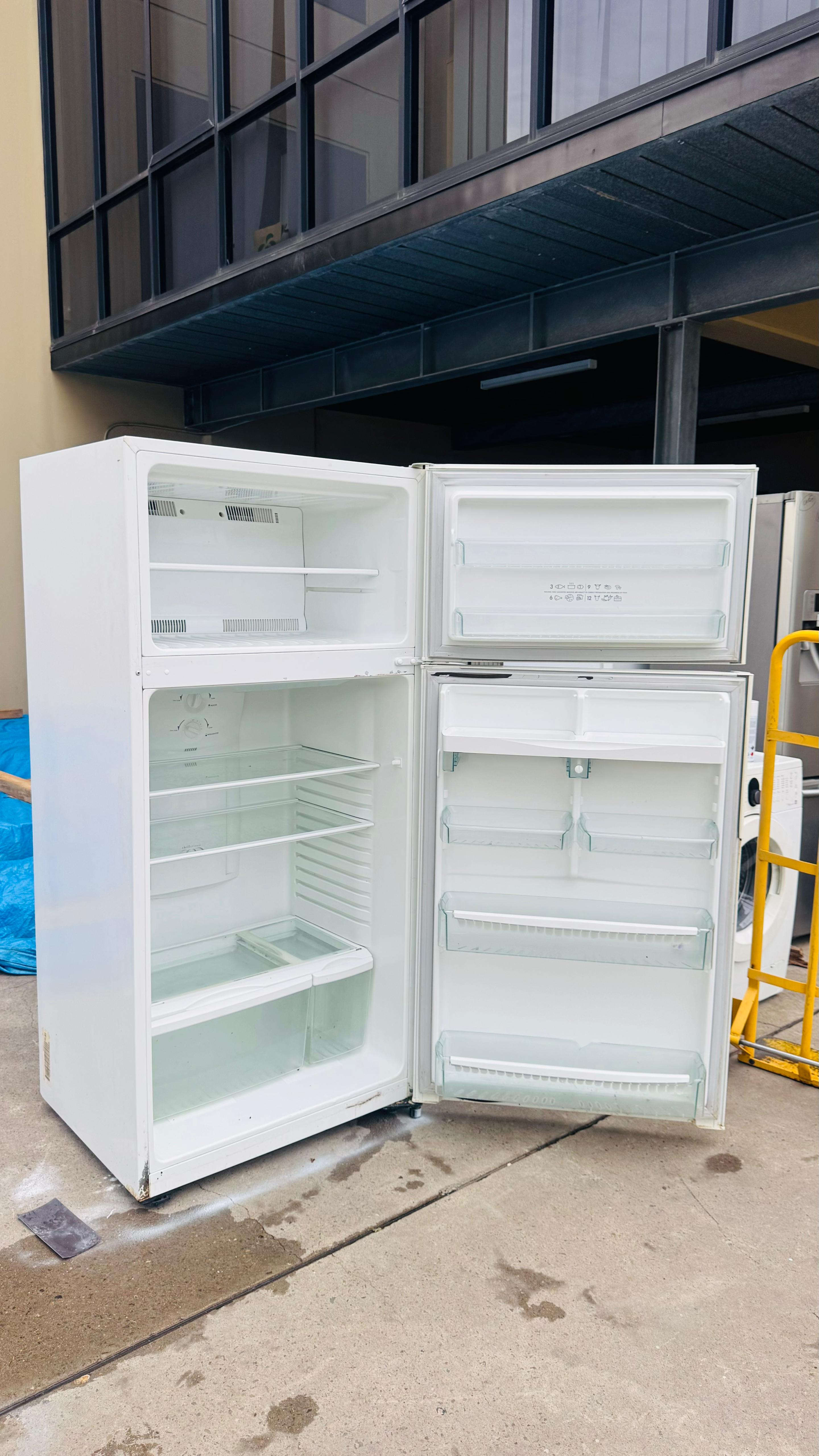 WESTINGHOUSE 517 LITRES FRIDGE FREEZER