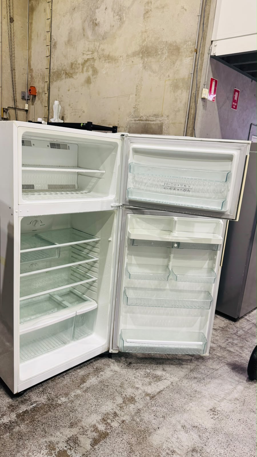 WESTINGHOUSE 517 LITRES FRIDGE FREEZER