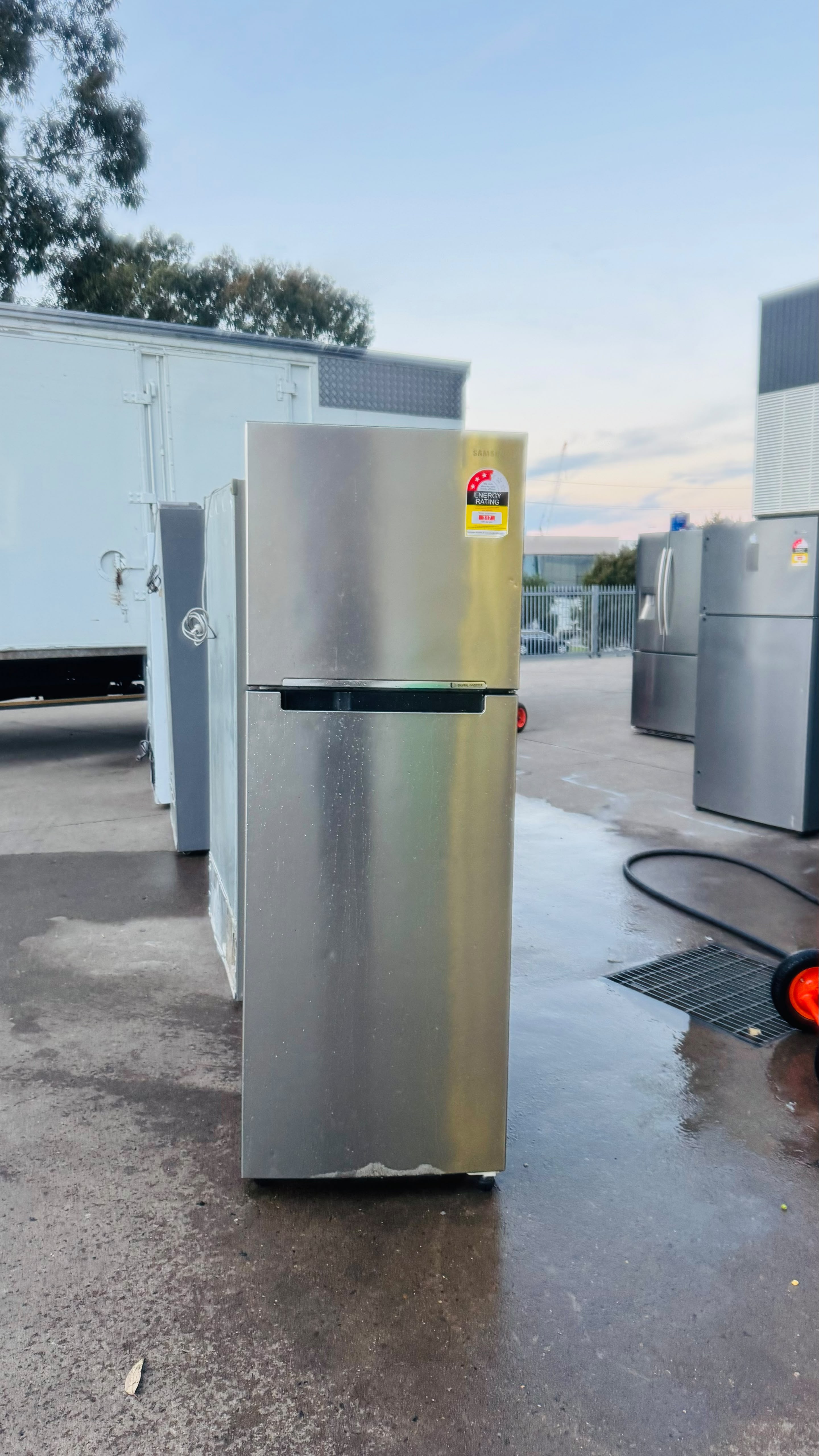 SAMSUNG 343 LITRES FRIDGE FREEZER