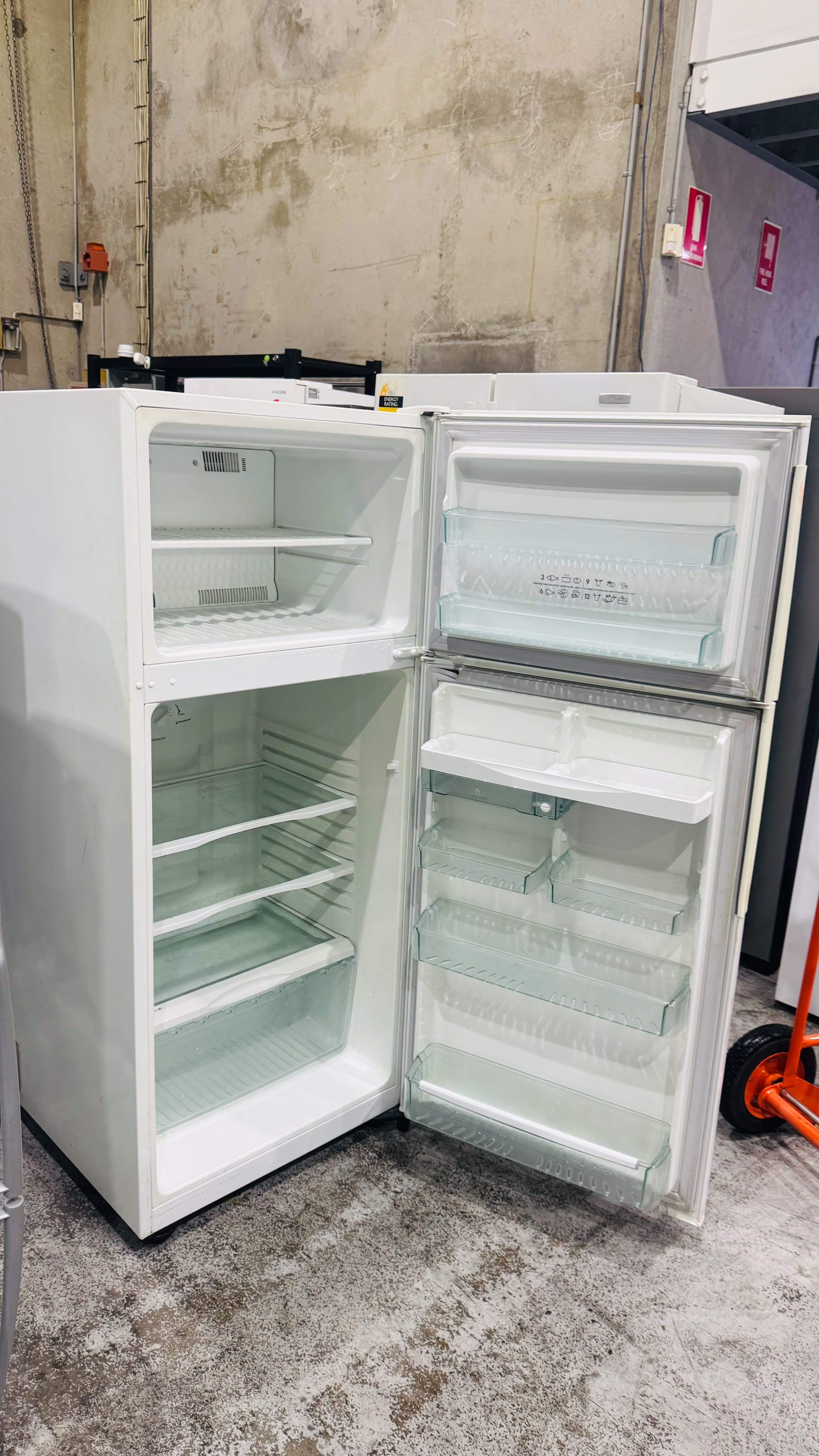 WESTINGHOUSE 420 LITRES FRIDGE FREEZER