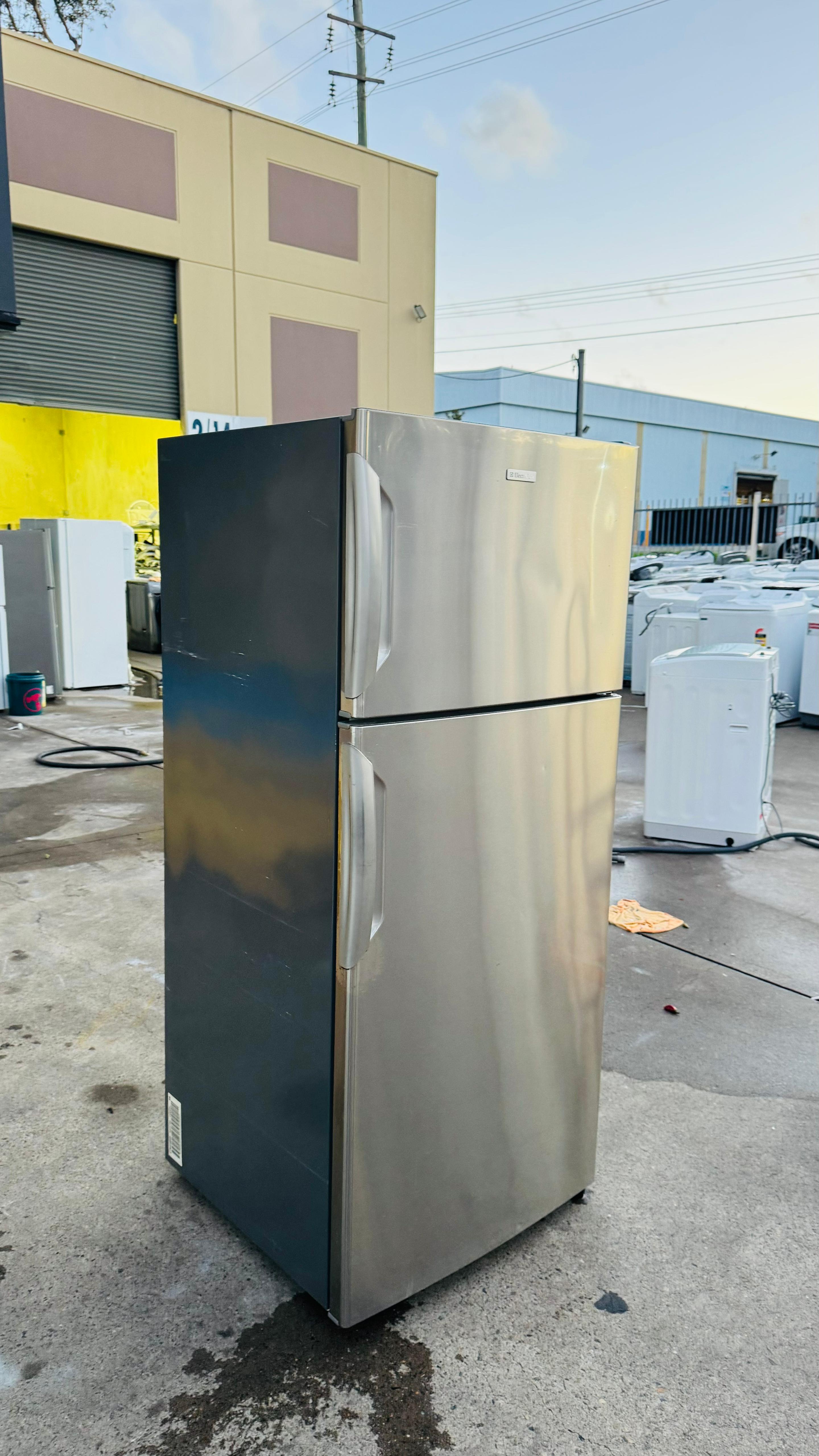 ELECTROLUX 420 LITRES FRIDGE FREEZER