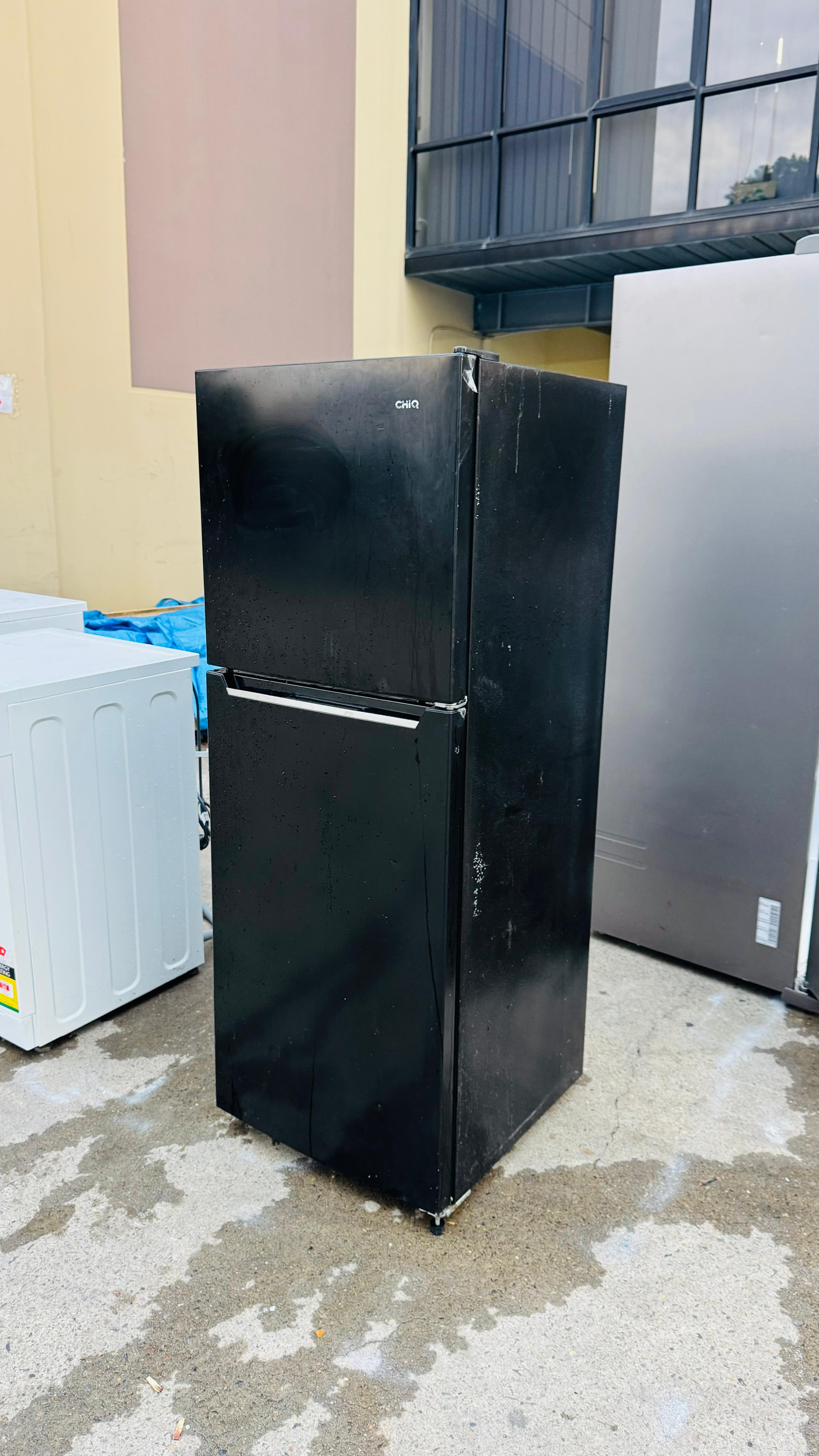 CHIQ 216 LITRES FRIDGE FREEZER