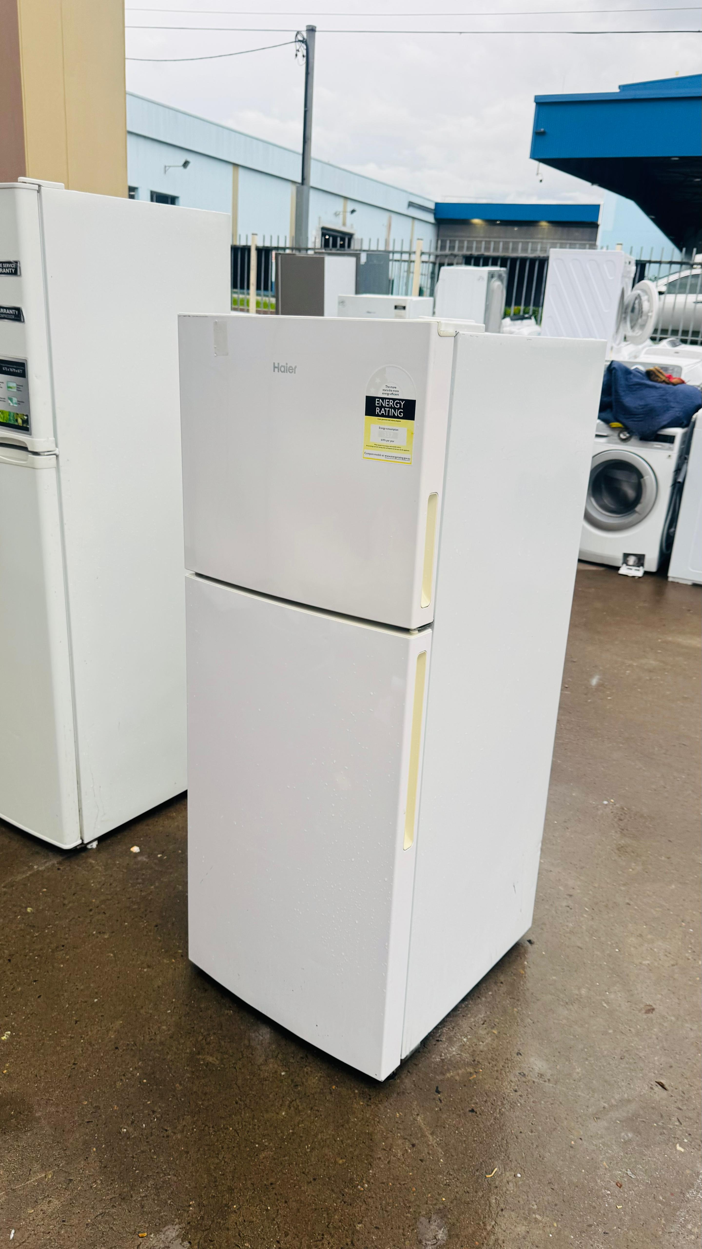 HAIER 222 LITRES FRIDGE FREEZER
