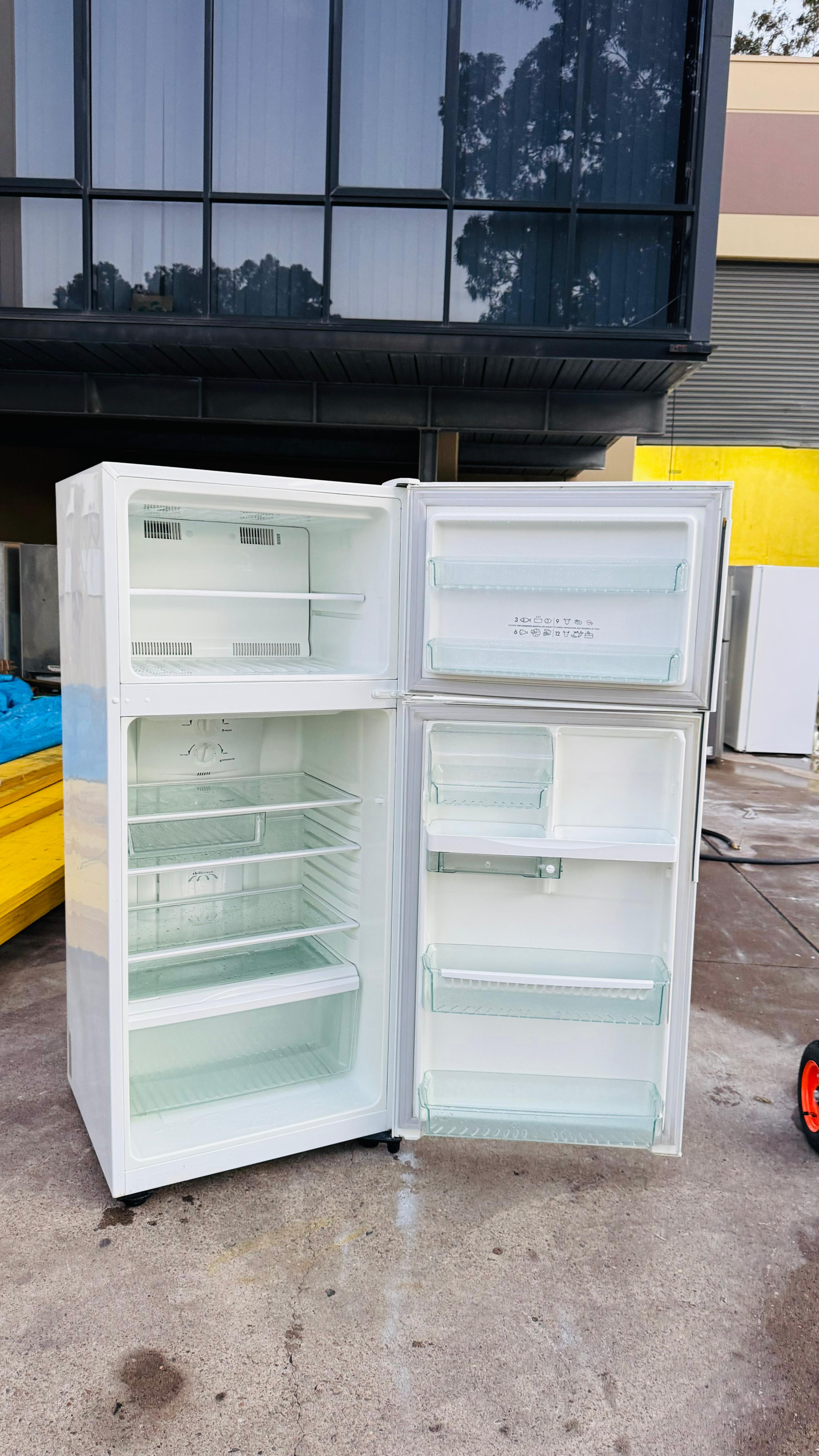 WESTINGHOUSE 420 LITRES FRIDGE FREEZER