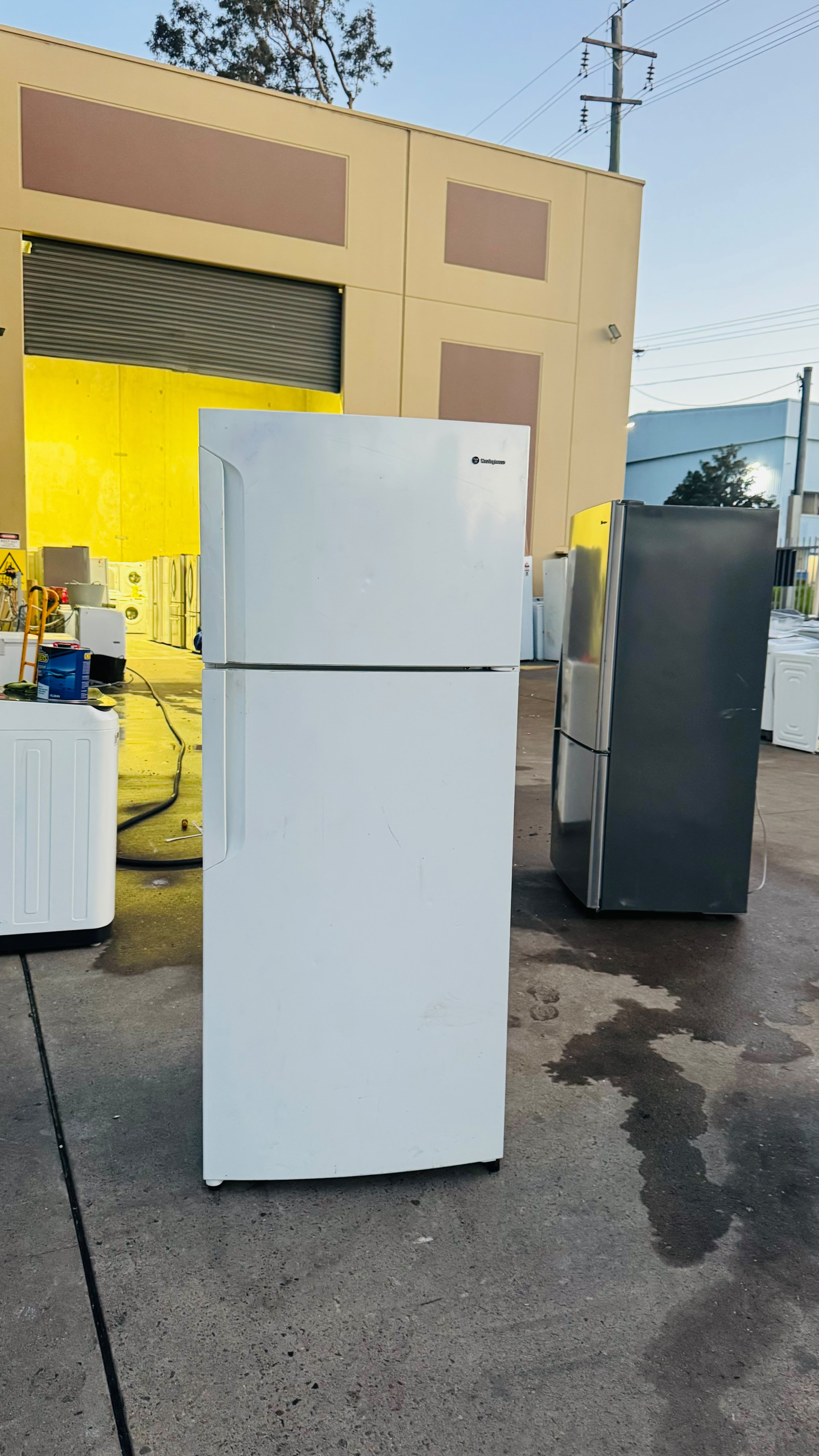 WESTINGHOUSE 462 LITRES FRIDGE FREEZER