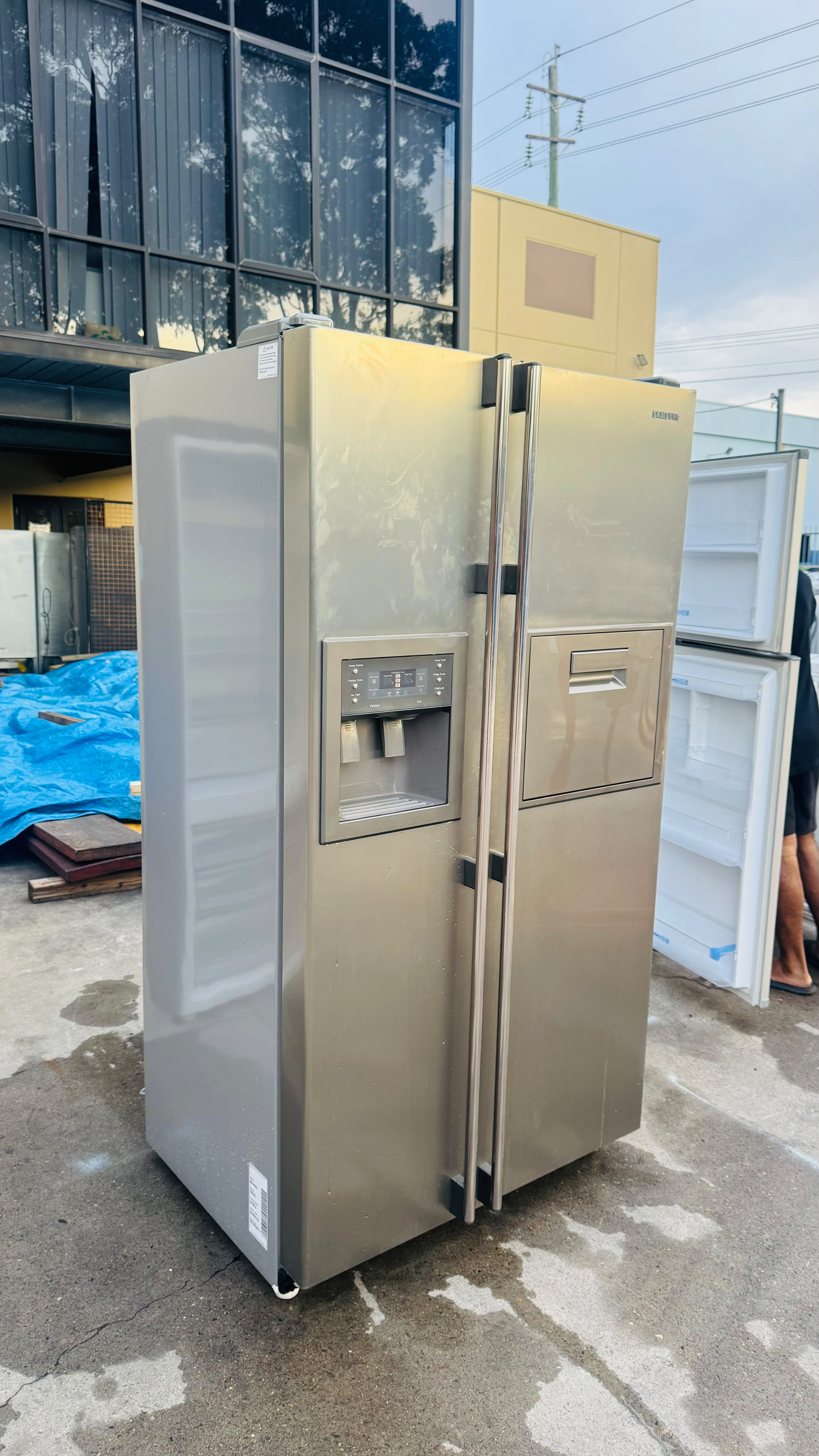 SAMSUNG 619 LITRES SIDE BY SIDE DOOR FRIDGE FREEZER