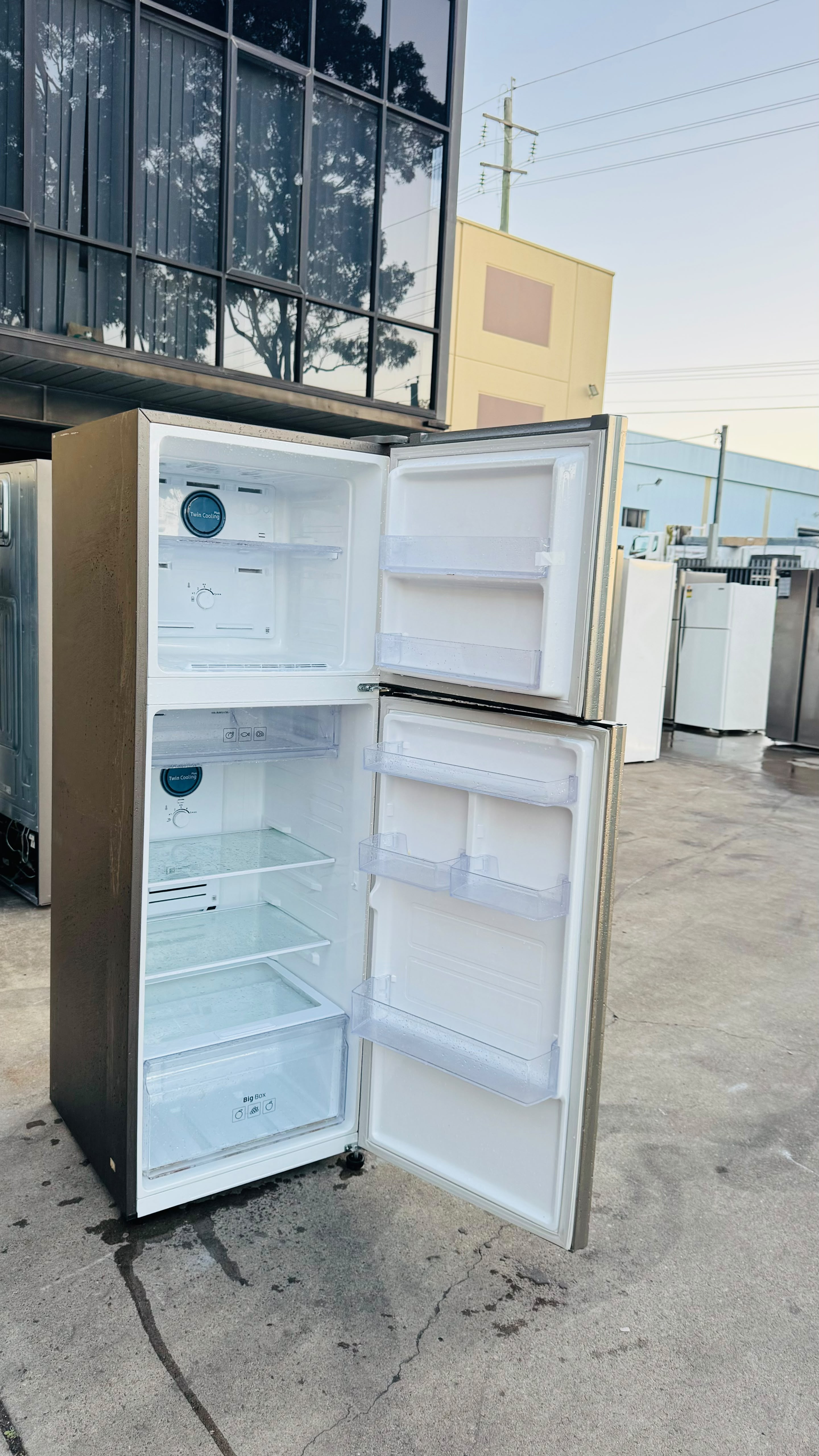SAMSUNG 343 LITRES FRIDGE FREEZER
