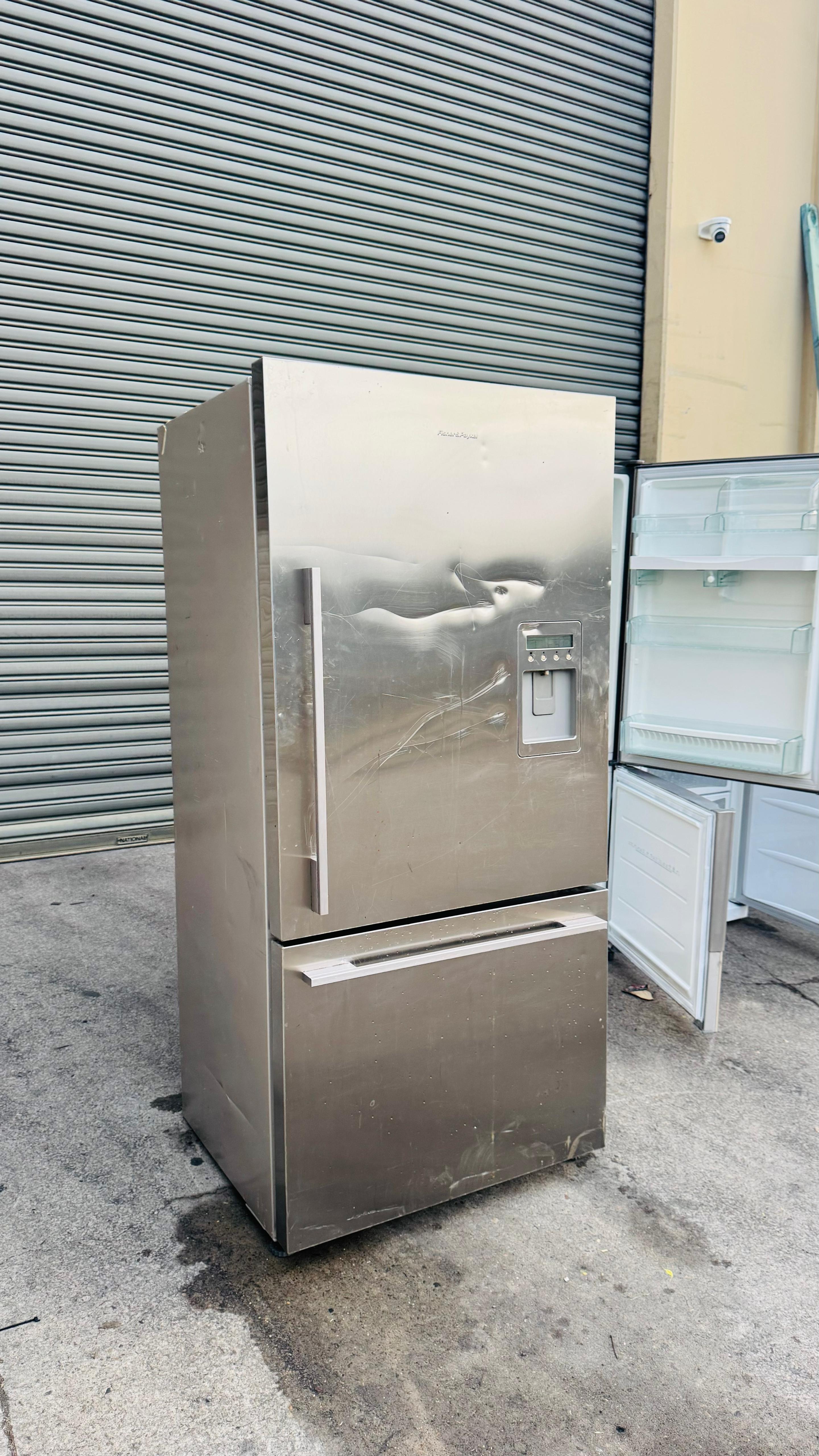 FISHER AND PAYKEL 519 LITRES FRIDGE FREEZER