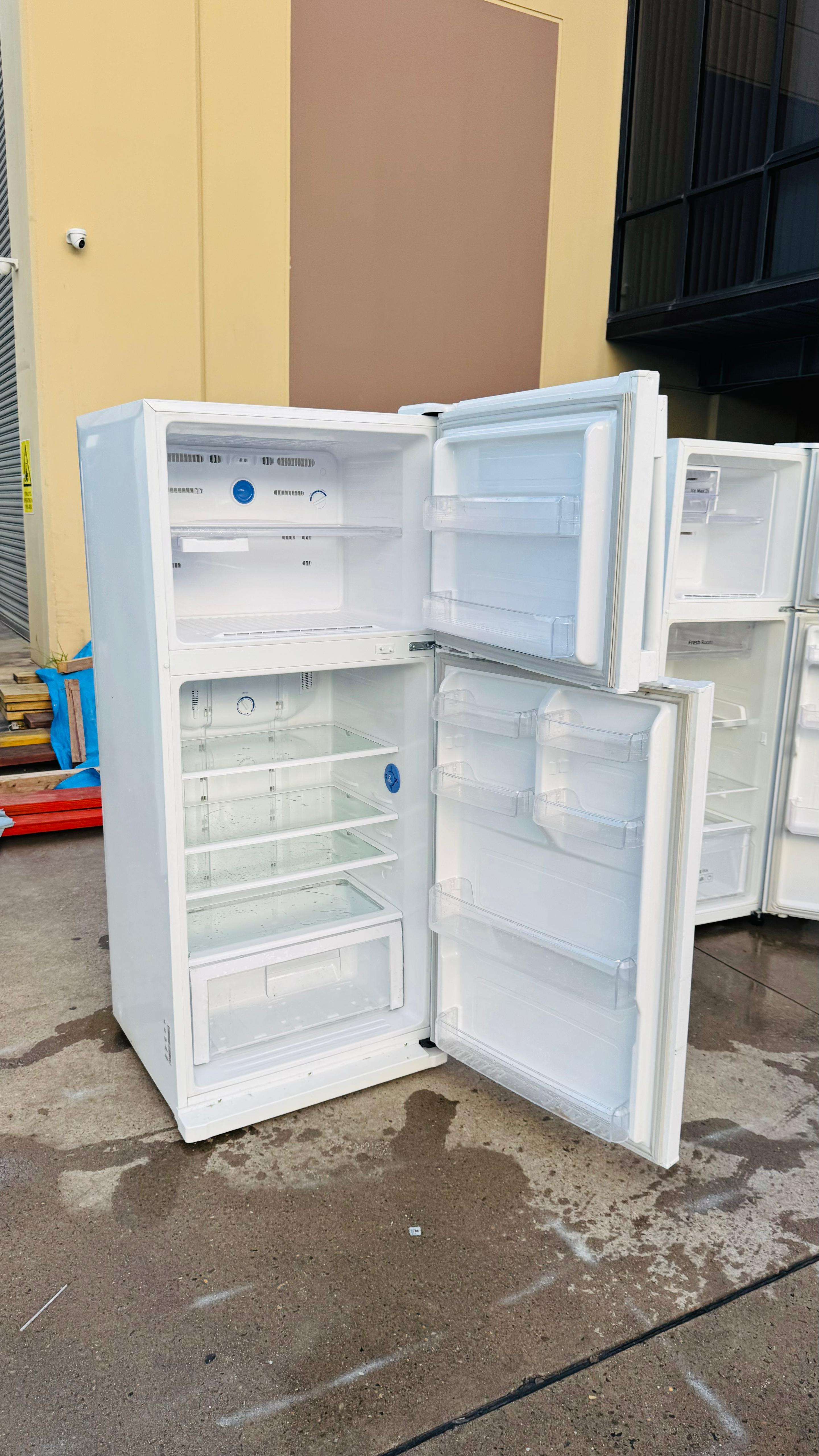 SAMSUNG 434 LITRES FRIDGE FREEZER
