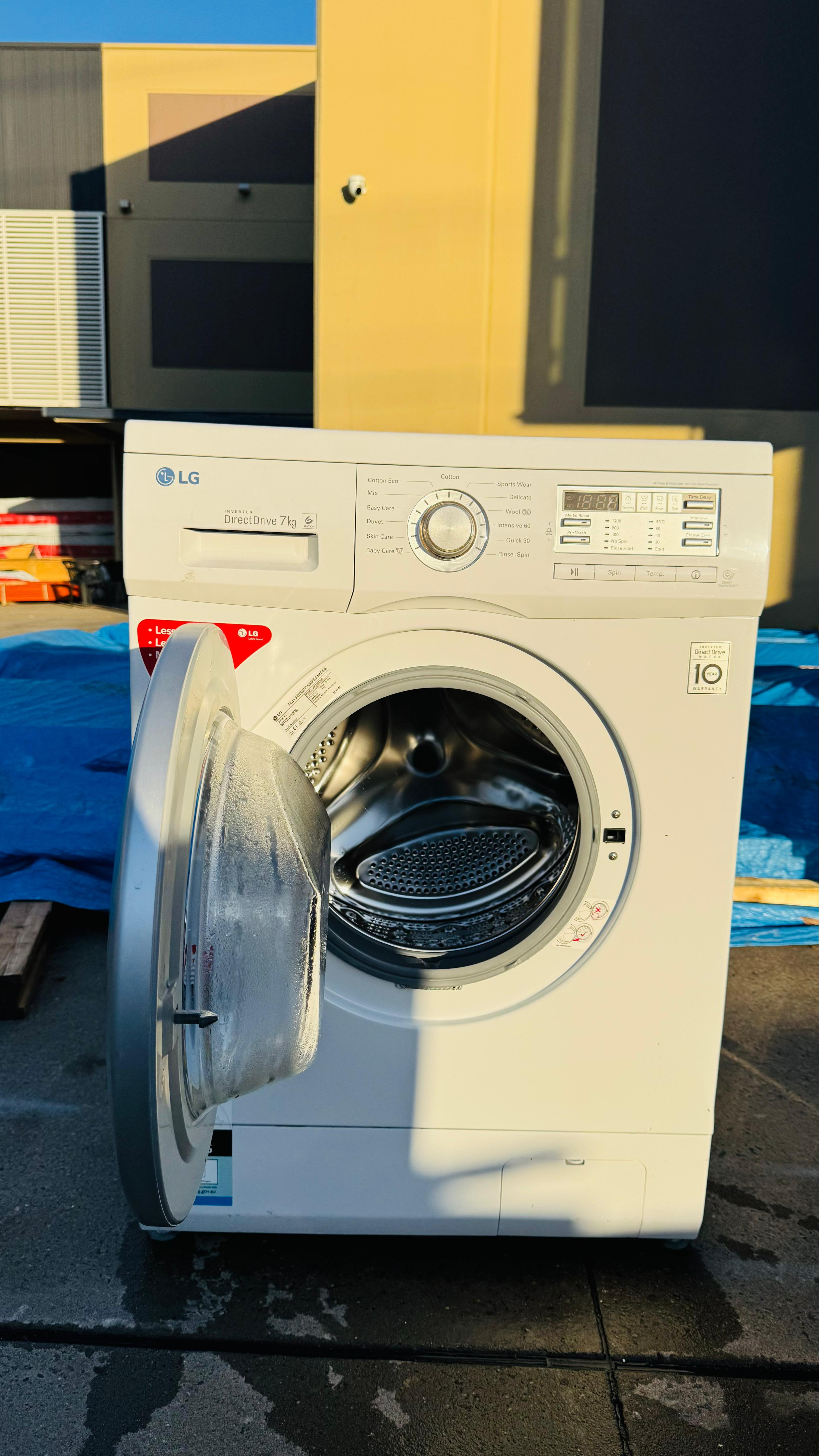 LG 7KGS FRONT LOADER WASHING MACHINE