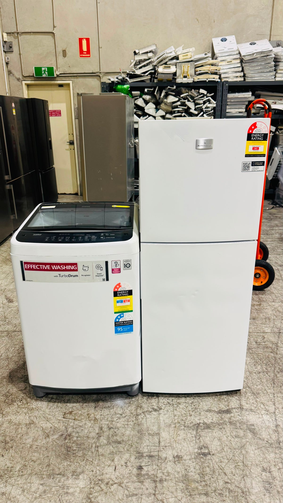 KELVINATOR 231 LITRES FRIDGE FREEZER & LG 6.5KGS TOP LOADER COMBO