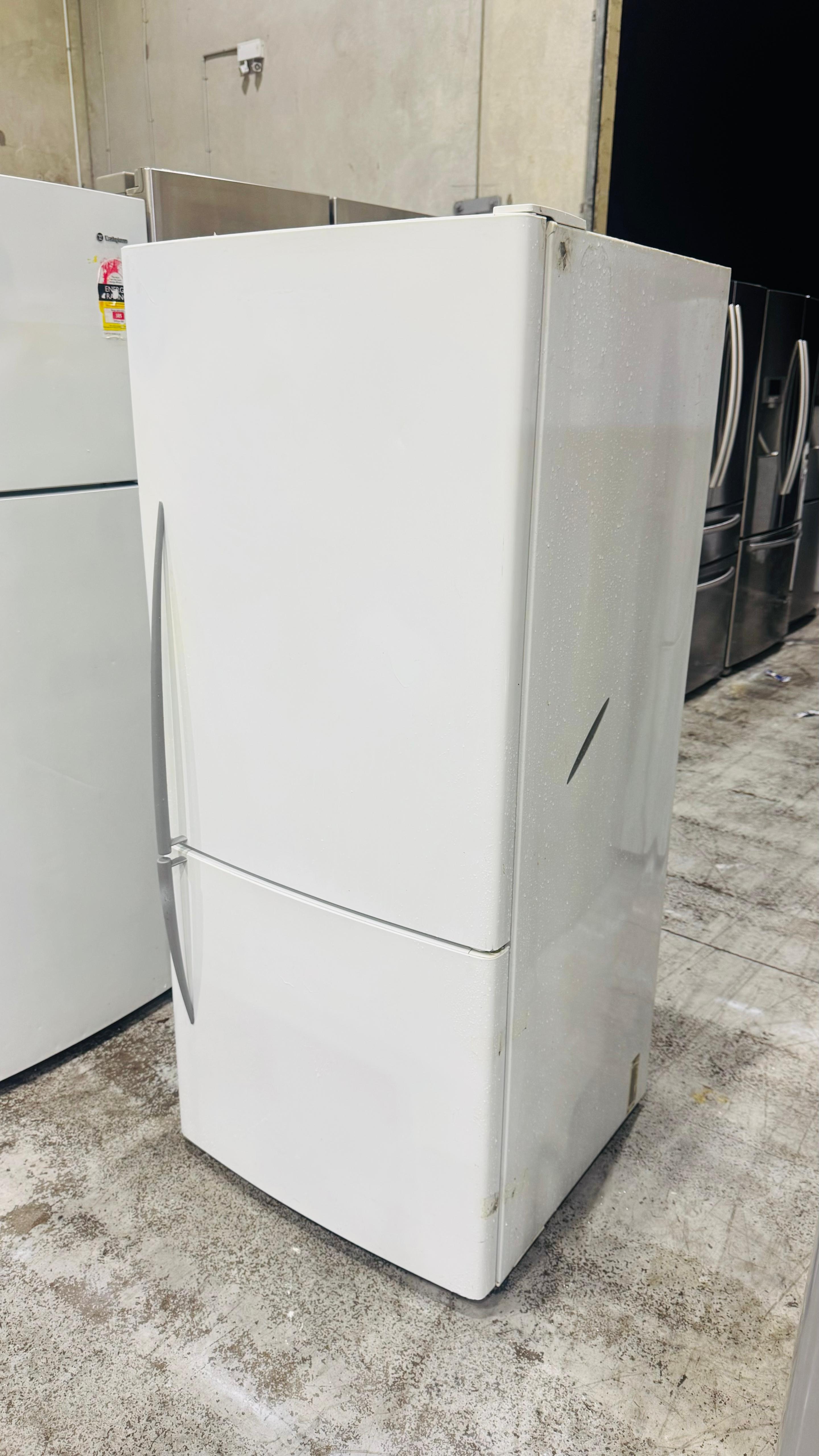 FISHER AND PAYKEL 404 LITRES FRIDGE FREEZER
