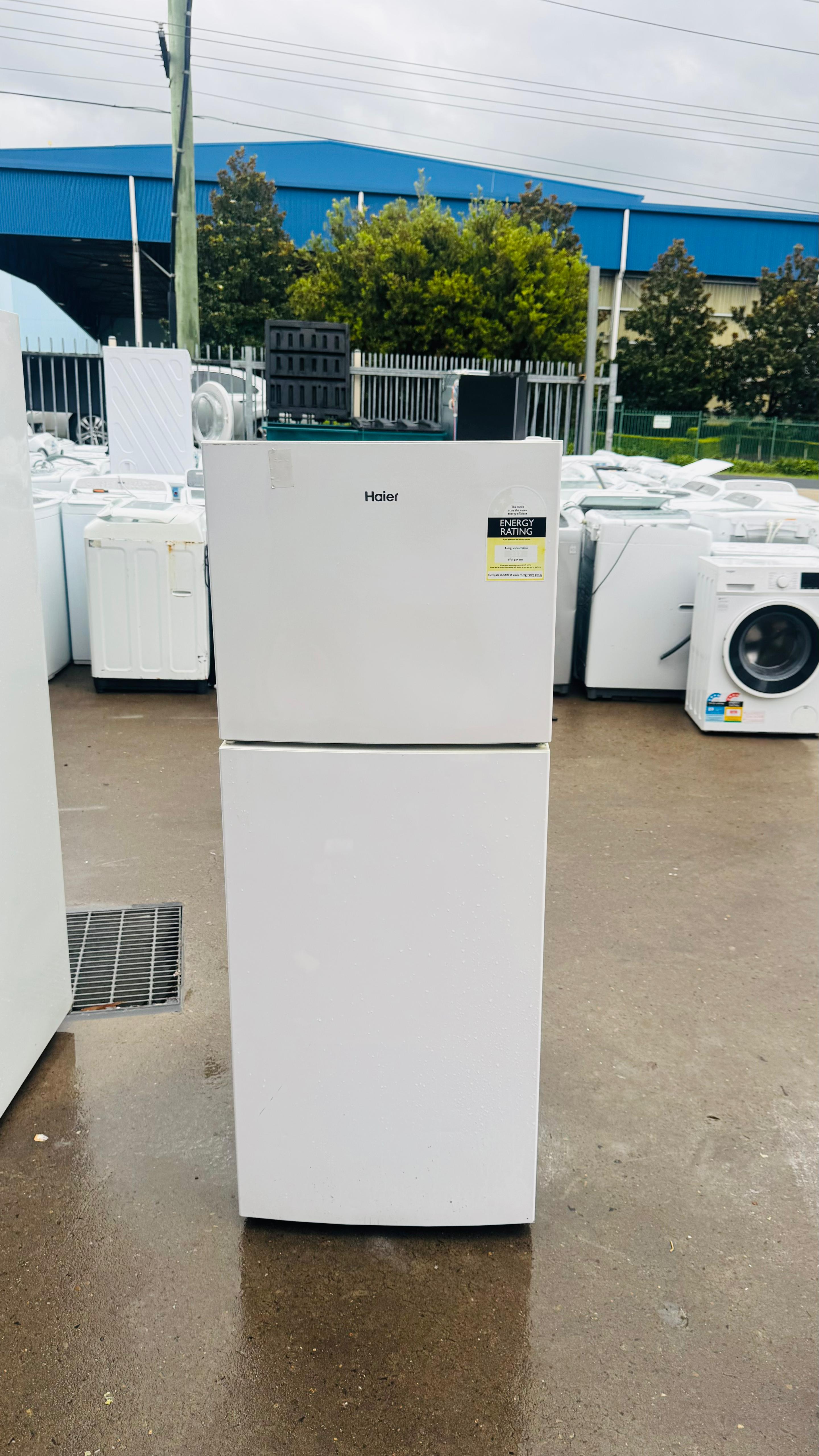 HAIER 222 LITRES FRIDGE FREEZER