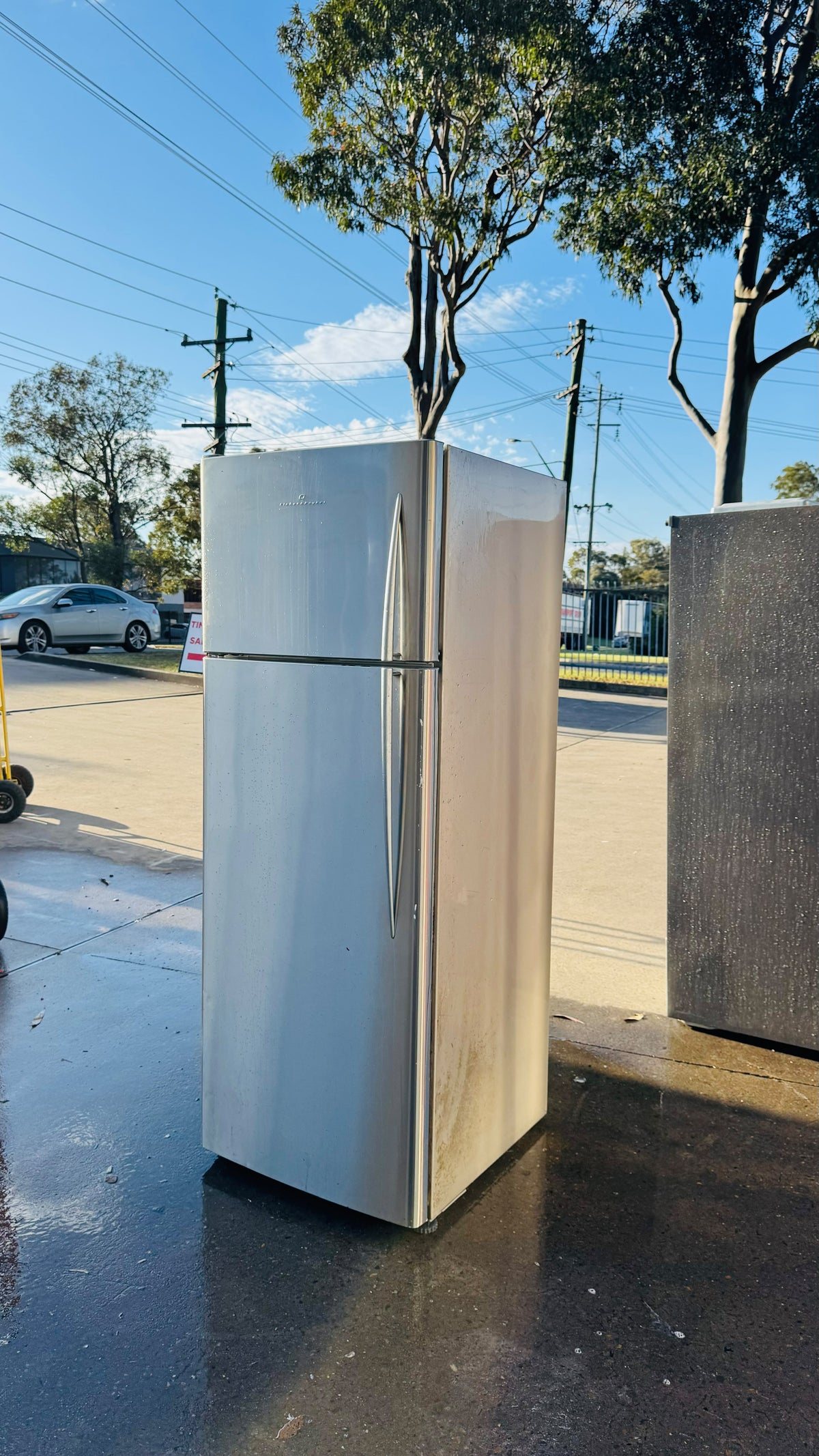 FISHER AND PAYKEL 411 LITRES FRIDGE FREEZER