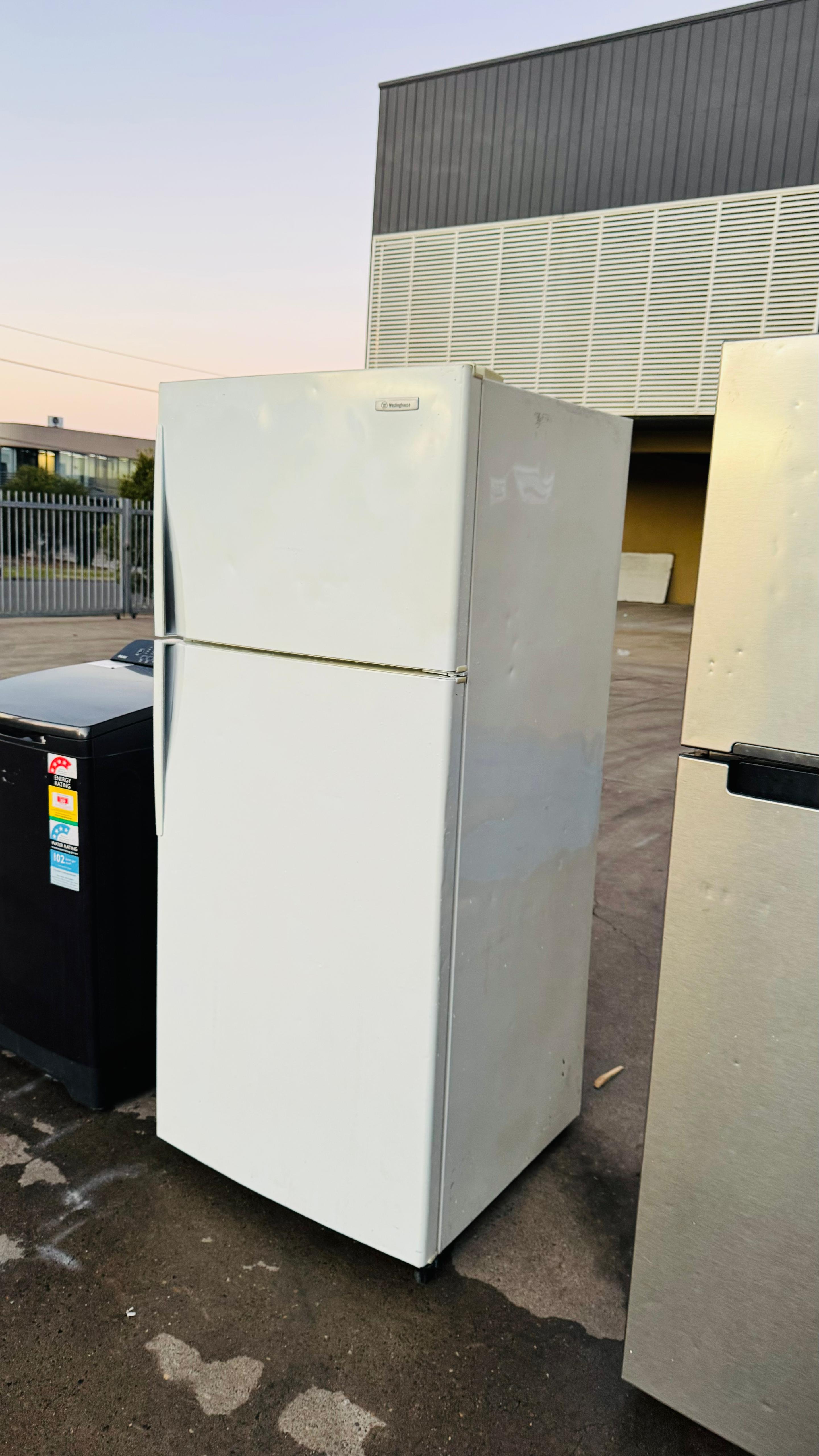 WESTINGHOUSE 420 LITRES FRIDGE FREEZER