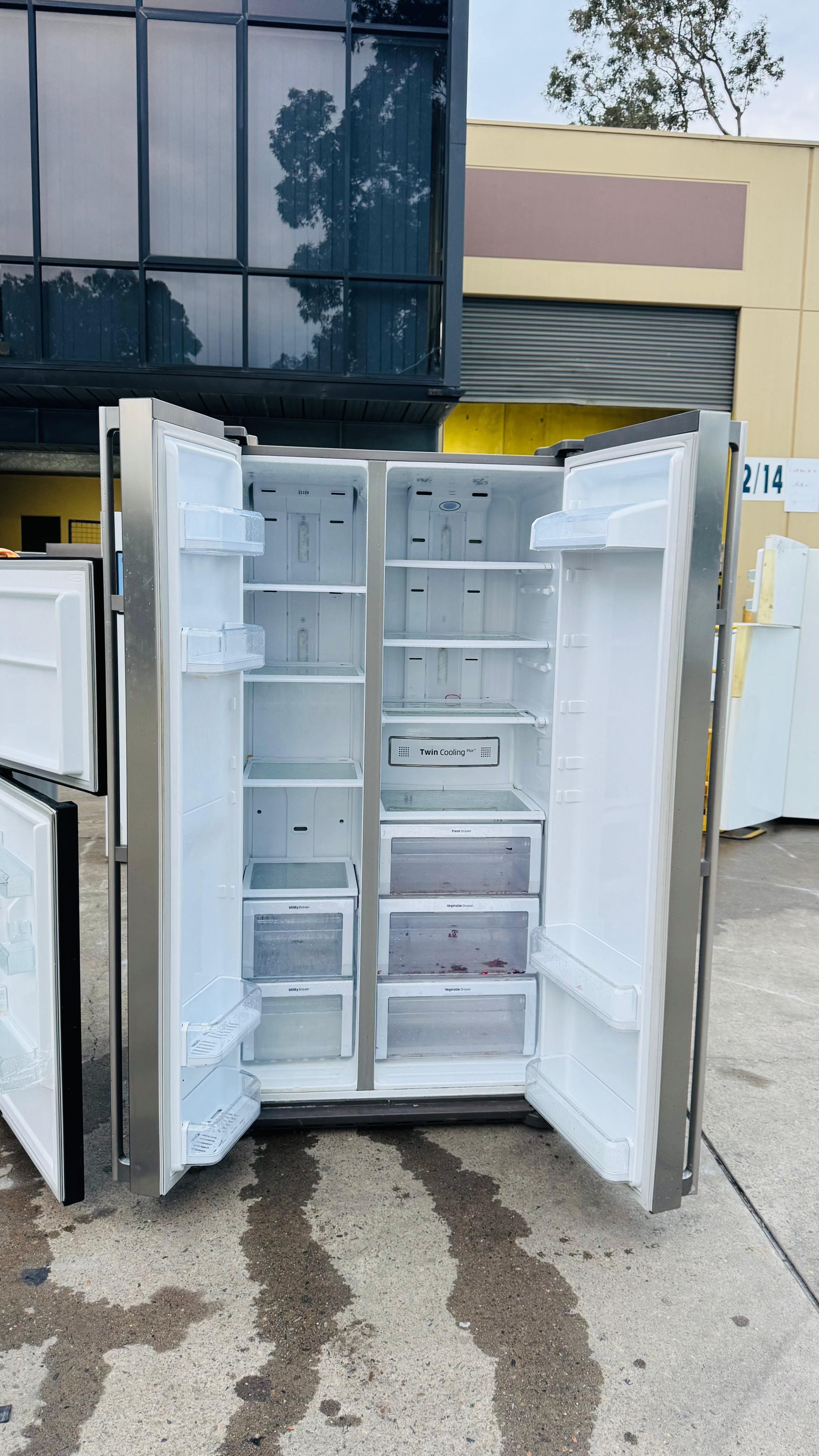 SAMSUNG SIDE BY SIDE 710 LITRES FRIDGE FREEZER
