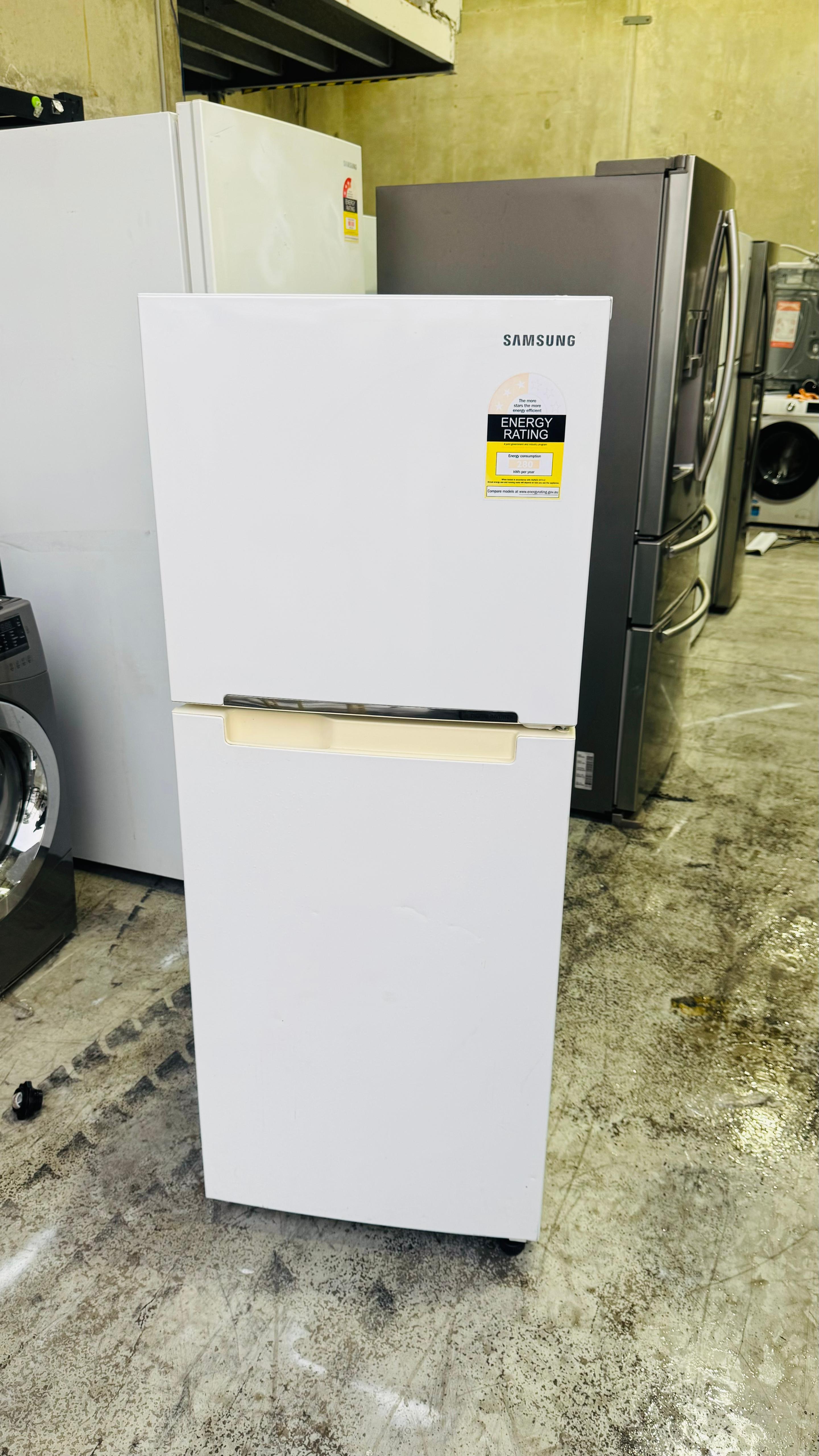 SAMSUNG 228 LITRES FRIDGE FREEZER