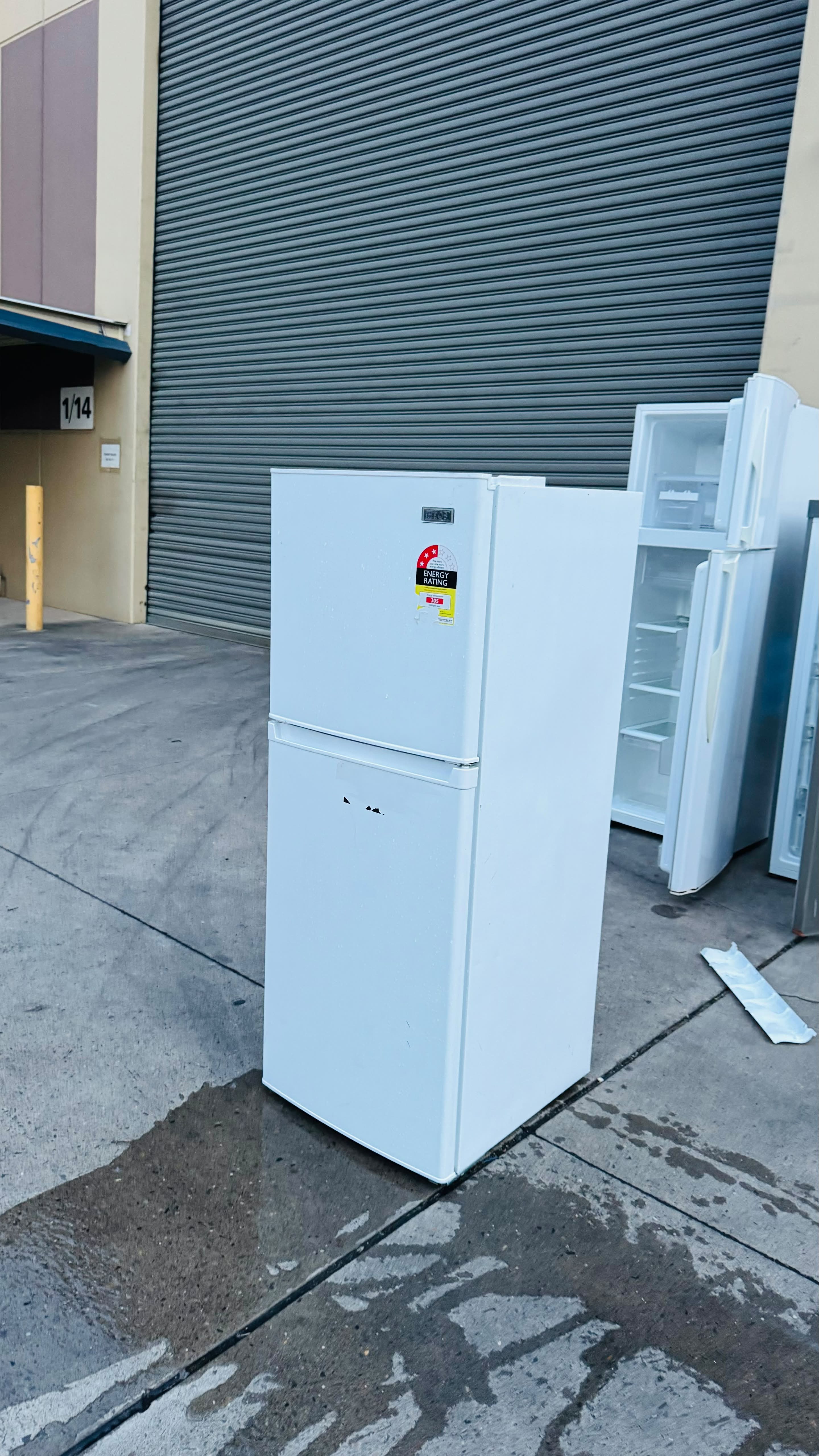 HEQS 222 LITRES FRIDGE FREEZER