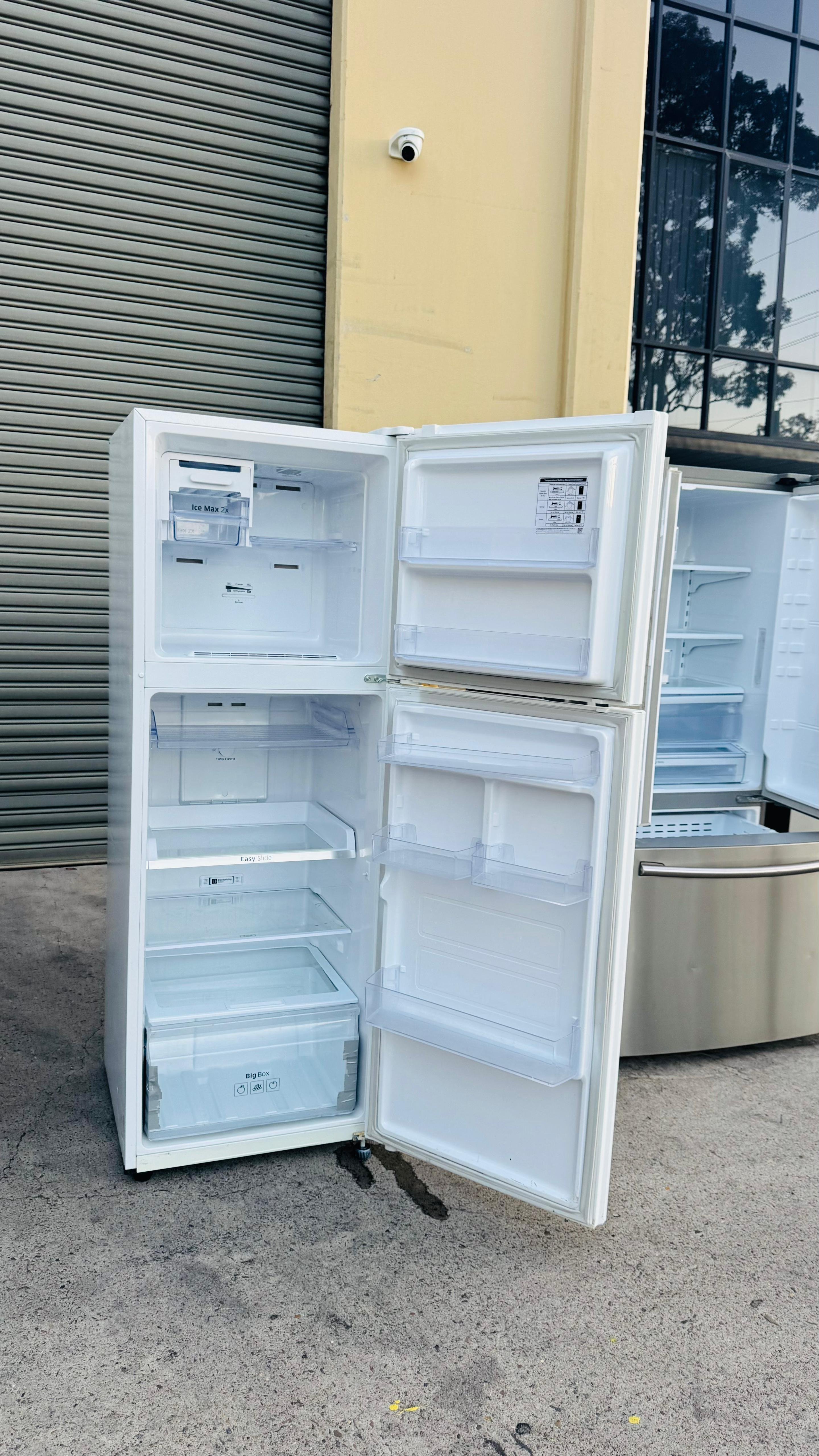 SAMSUNG 343 LITRES FRIDGE FREEZER
