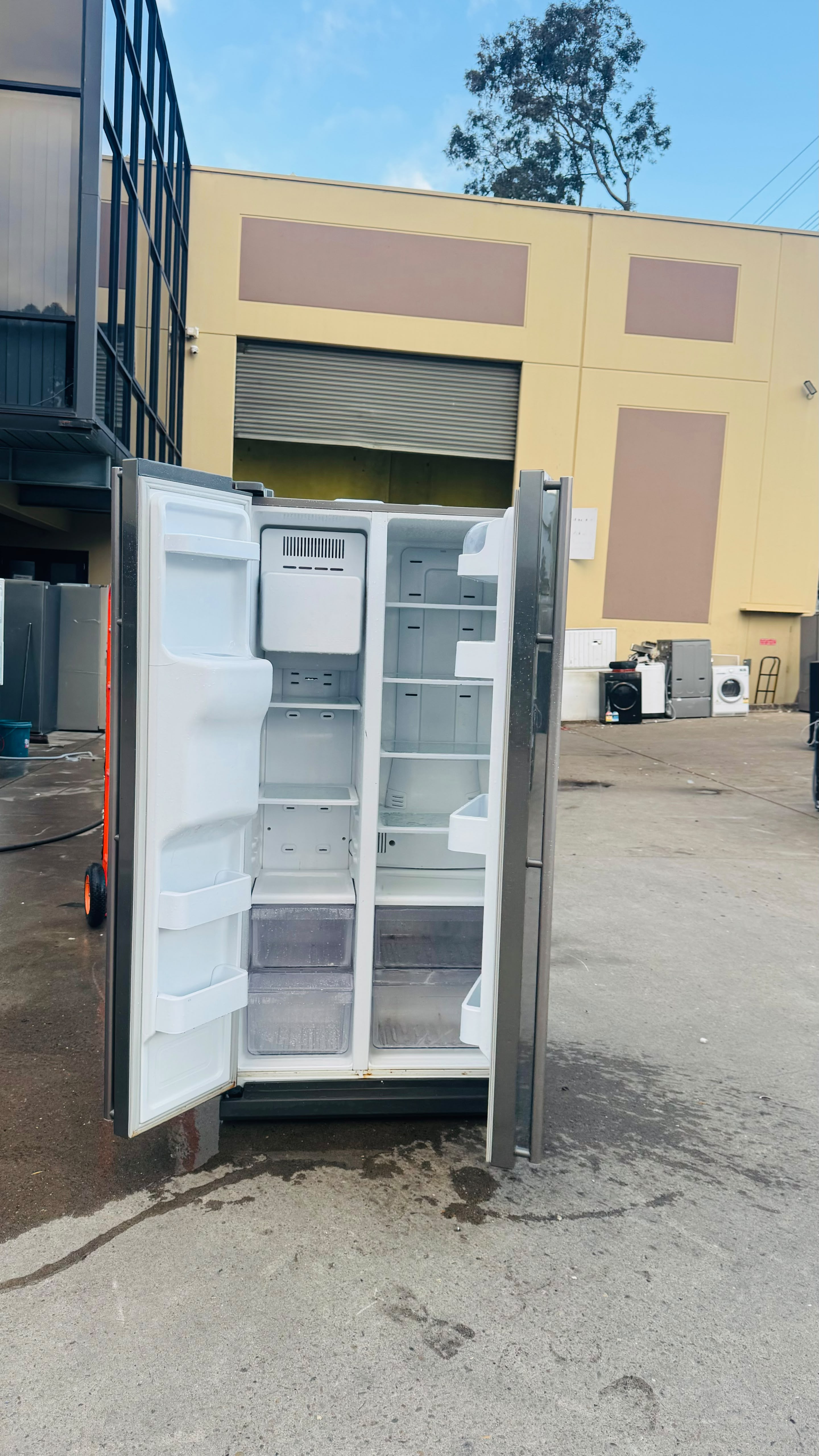 SAMSUNG 585 LITRES SIDE BY SIDE DOOR  FRIDGE FREEZER